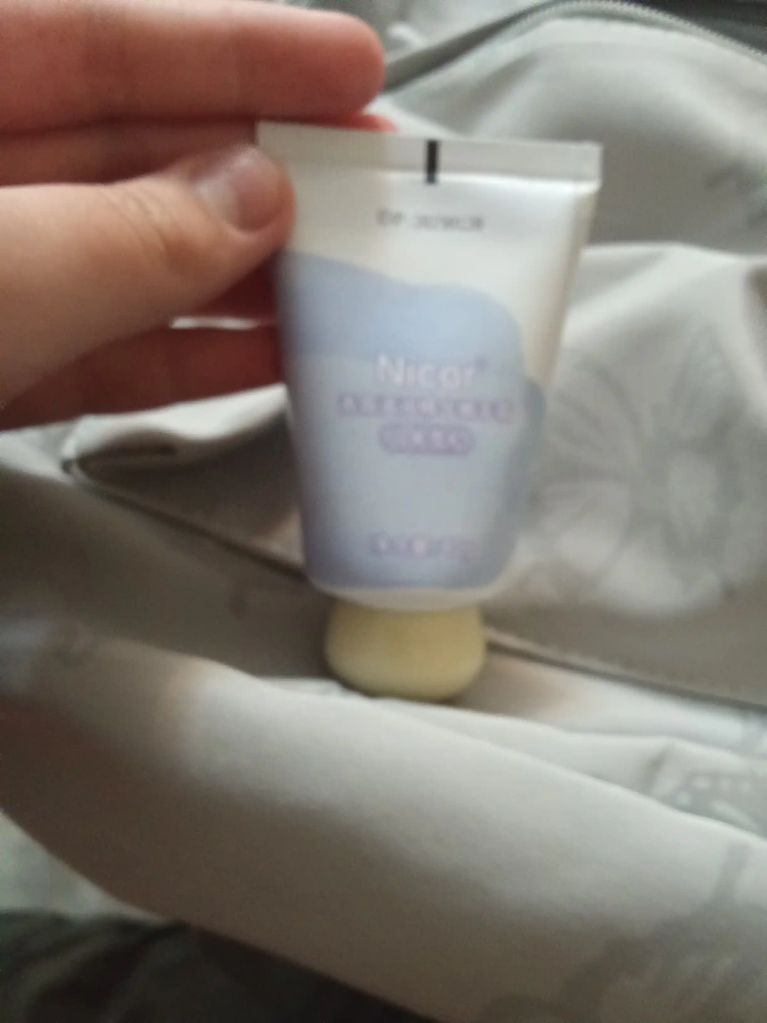 Namlovchi va oziqlantiruvchi qo'l kremi, 40 g, antifrizli, meva aromati
