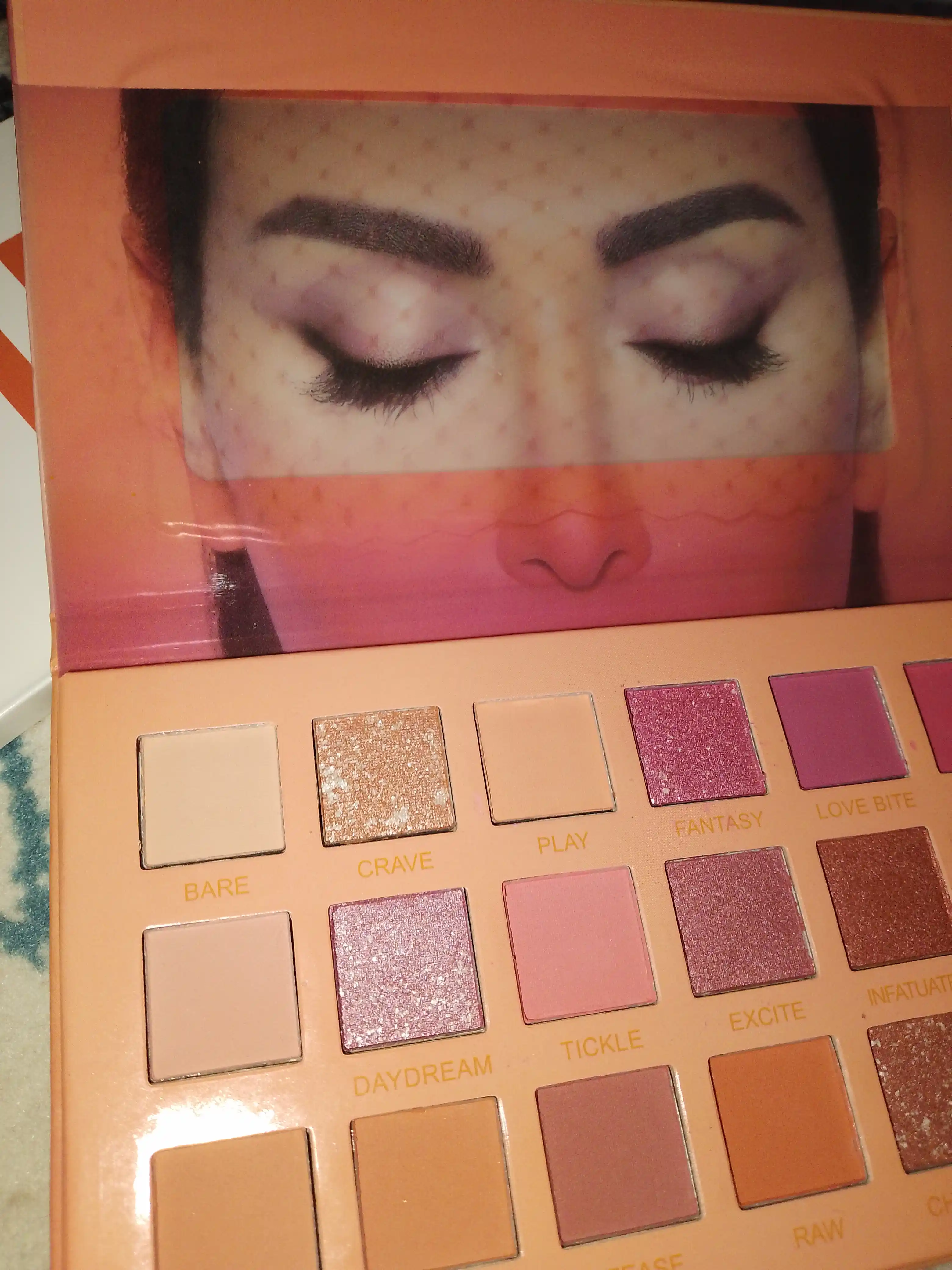 Тени для век Huda Beauty NUDE, 18 разных цветов