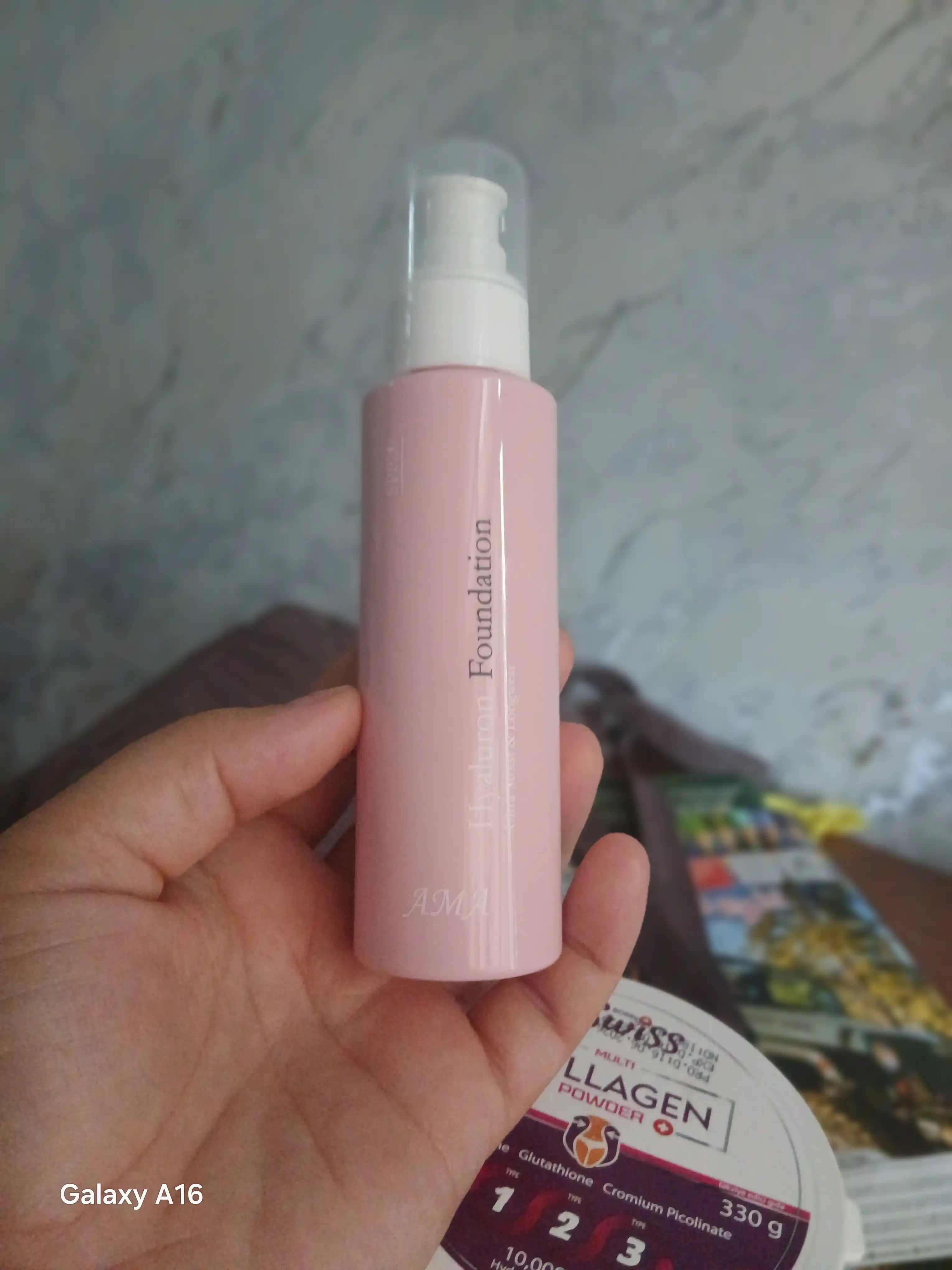 Tonal kremi AMA Hyaluron Foundation, gialuron kislotali, namlantiruvchi, 110 ml