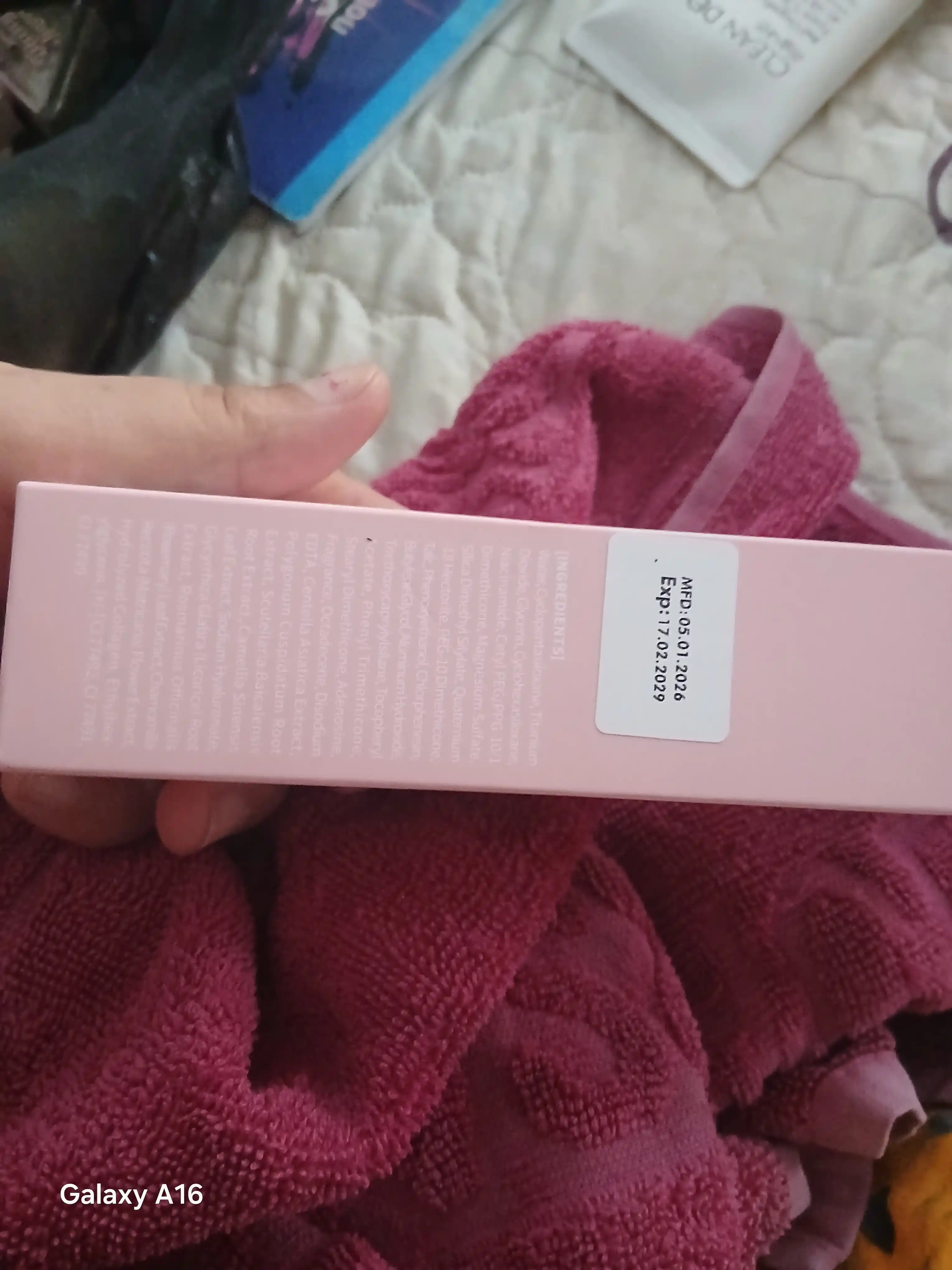 Tonal kremi AMA Hyaluron Foundation, gialuron kislotali, namlantiruvchi, 110 ml