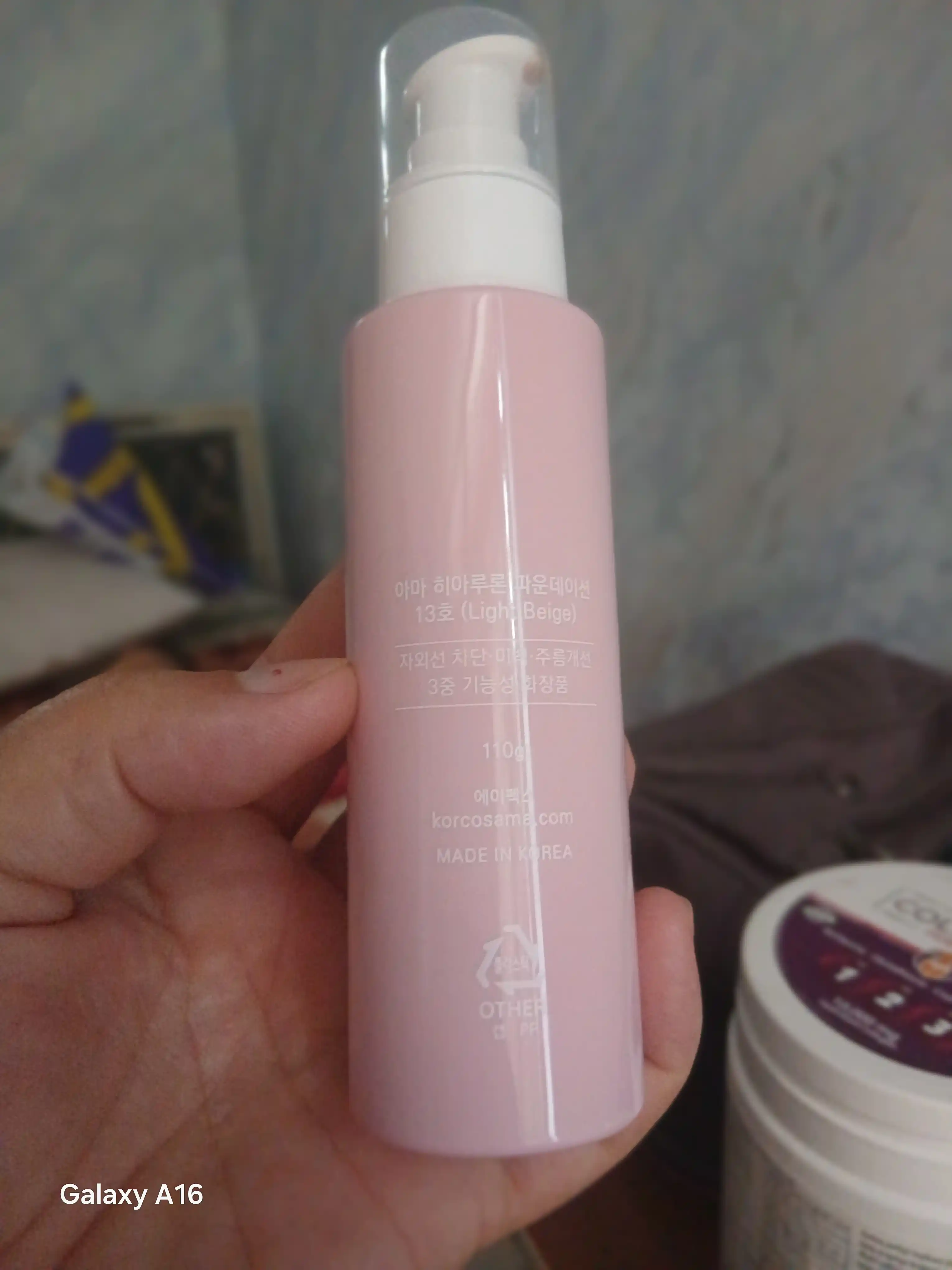Tonal kremi AMA Hyaluron Foundation, gialuron kislotali, namlantiruvchi, 110 ml