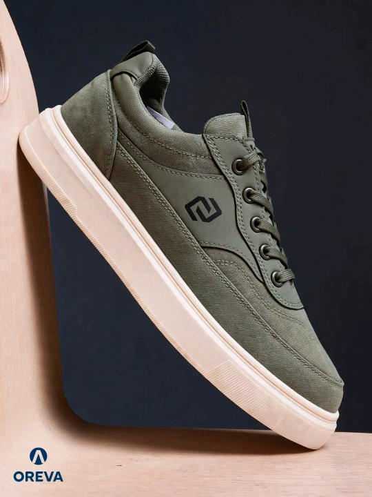 Erkaklar uchun krossovka – keda. Casual model. Tekstil material. Kichik o‘lchamli