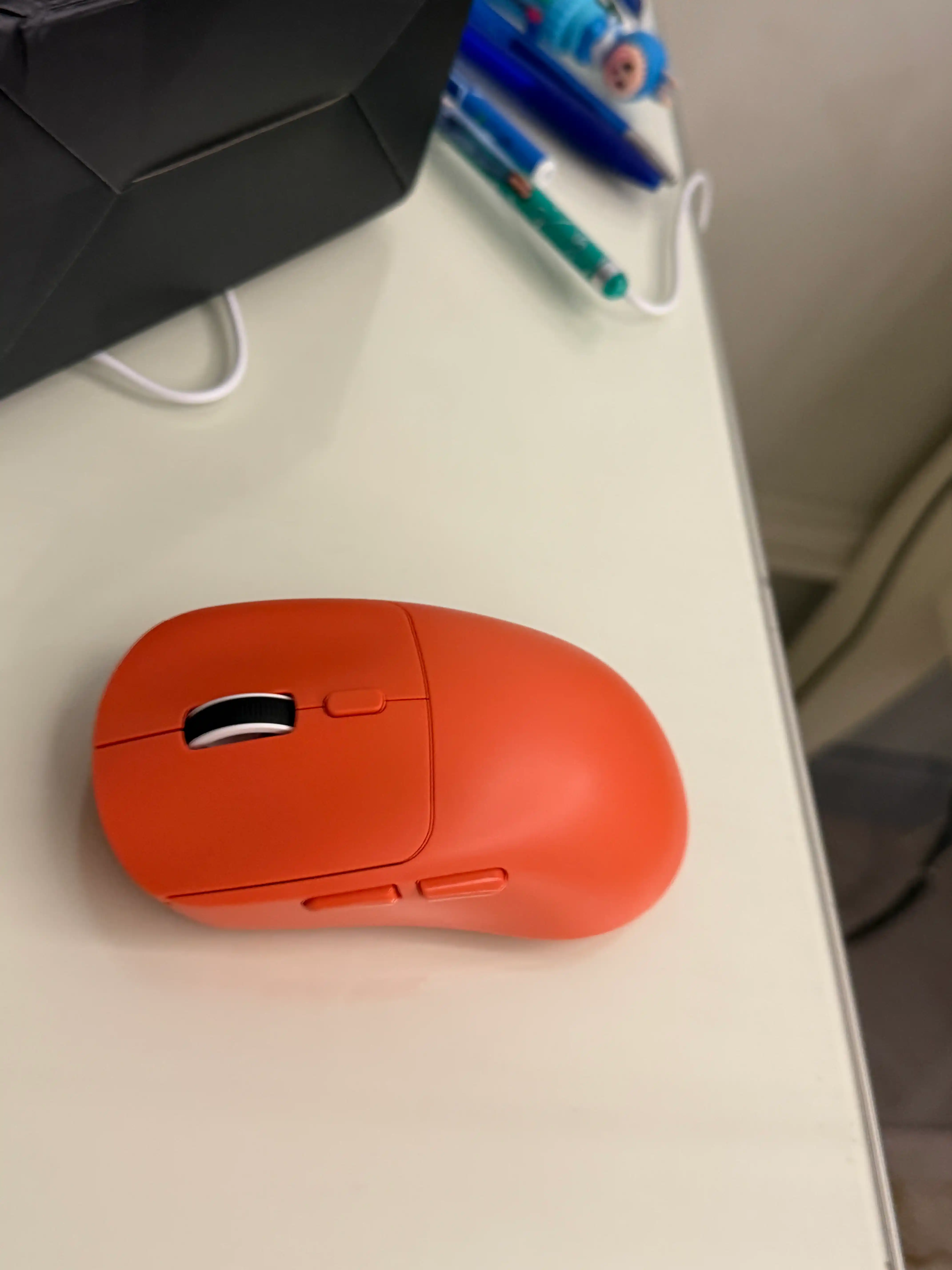 M348 simsiz o'yin sichqonchasi. Chastota 1000 Hz, 2 ta ulanish rejimi, batareya 500 mAh