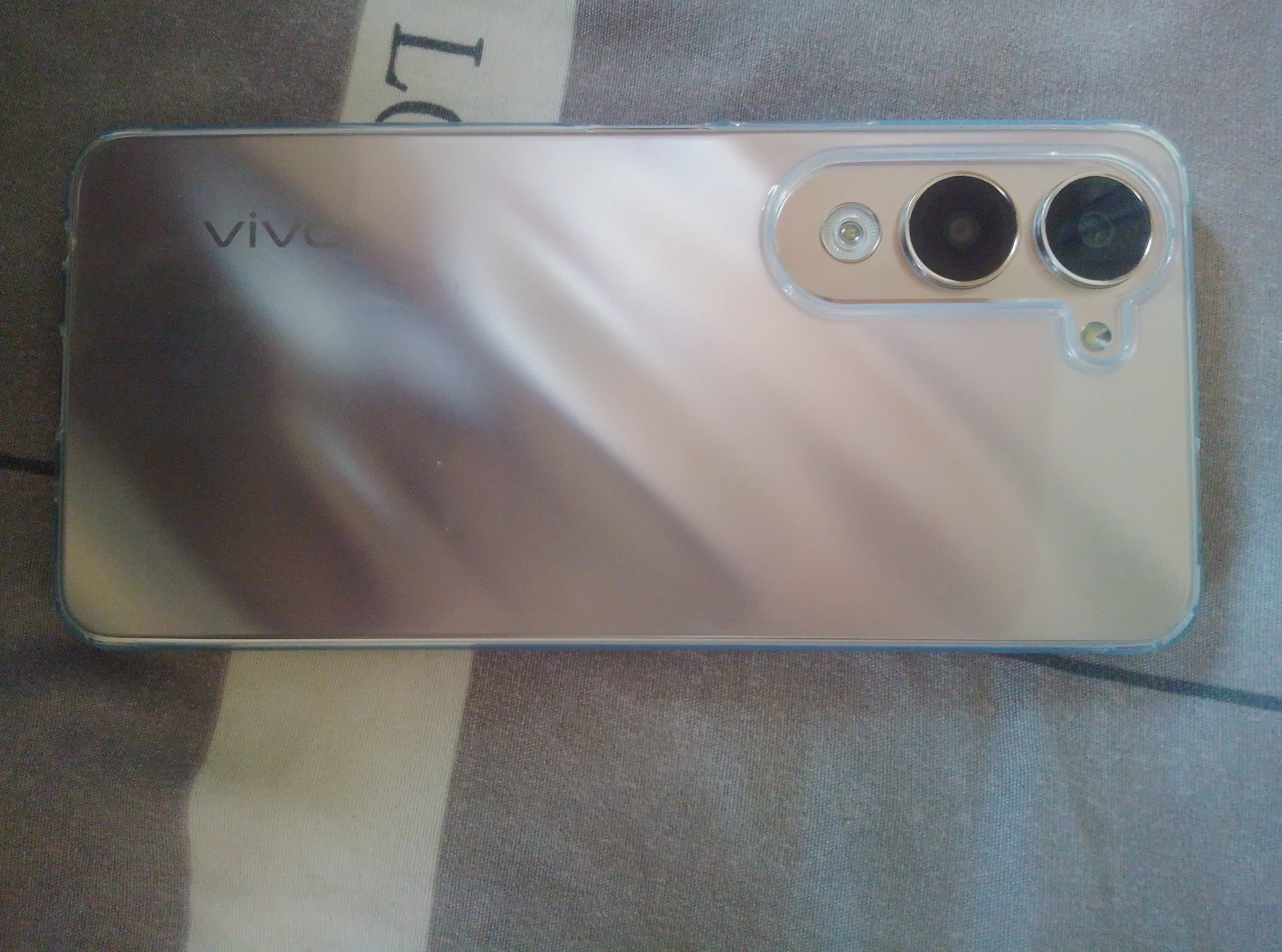 Mobil telefon Vivo Y04s 6/256 GB, 90 Hz displey, 6000 mAh batareya