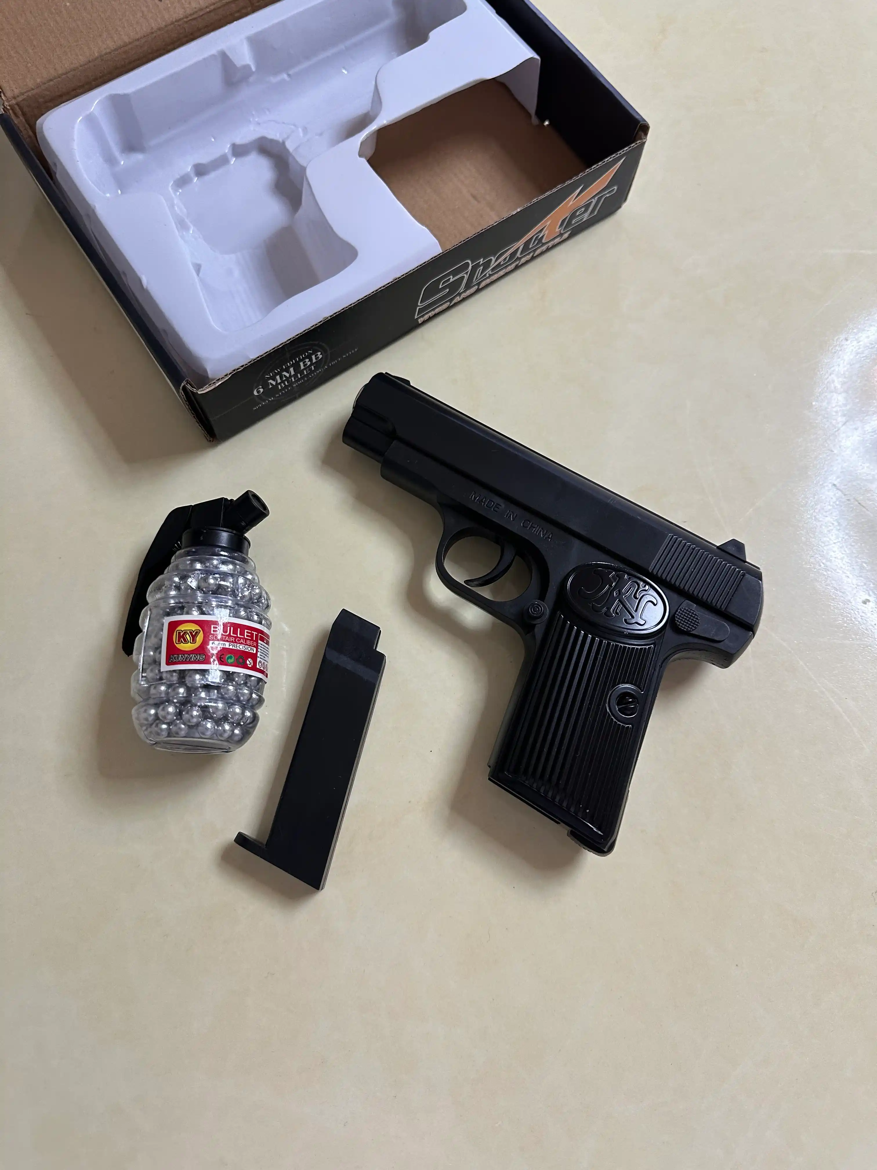 Игрушечный пистолет металлический 6мм пули, M17 C28 C812A