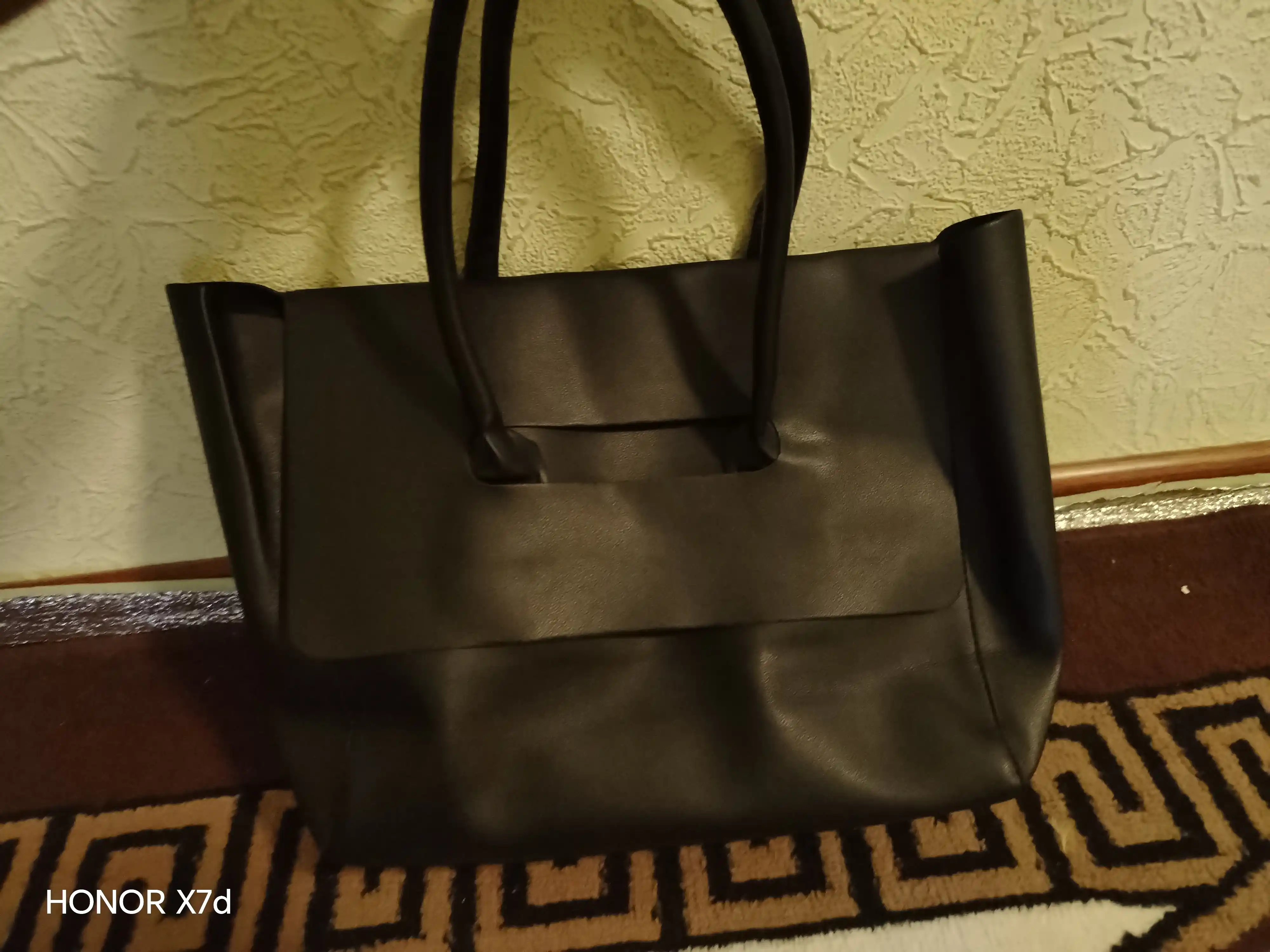 Ayollar uchun katta tote sumka, PU material, klapanli va tutqichli