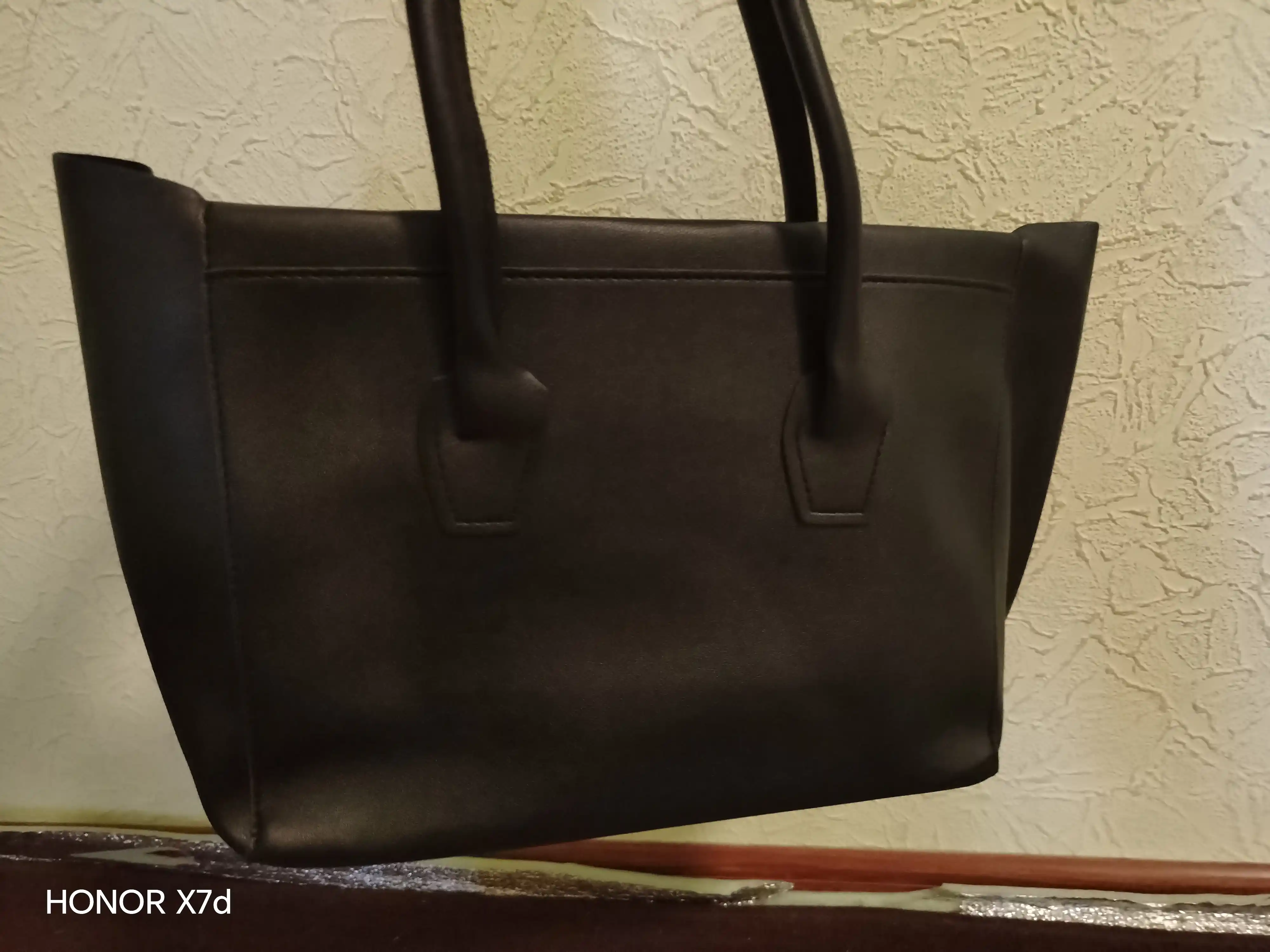 Ayollar uchun katta tote sumka, PU material, klapanli va tutqichli