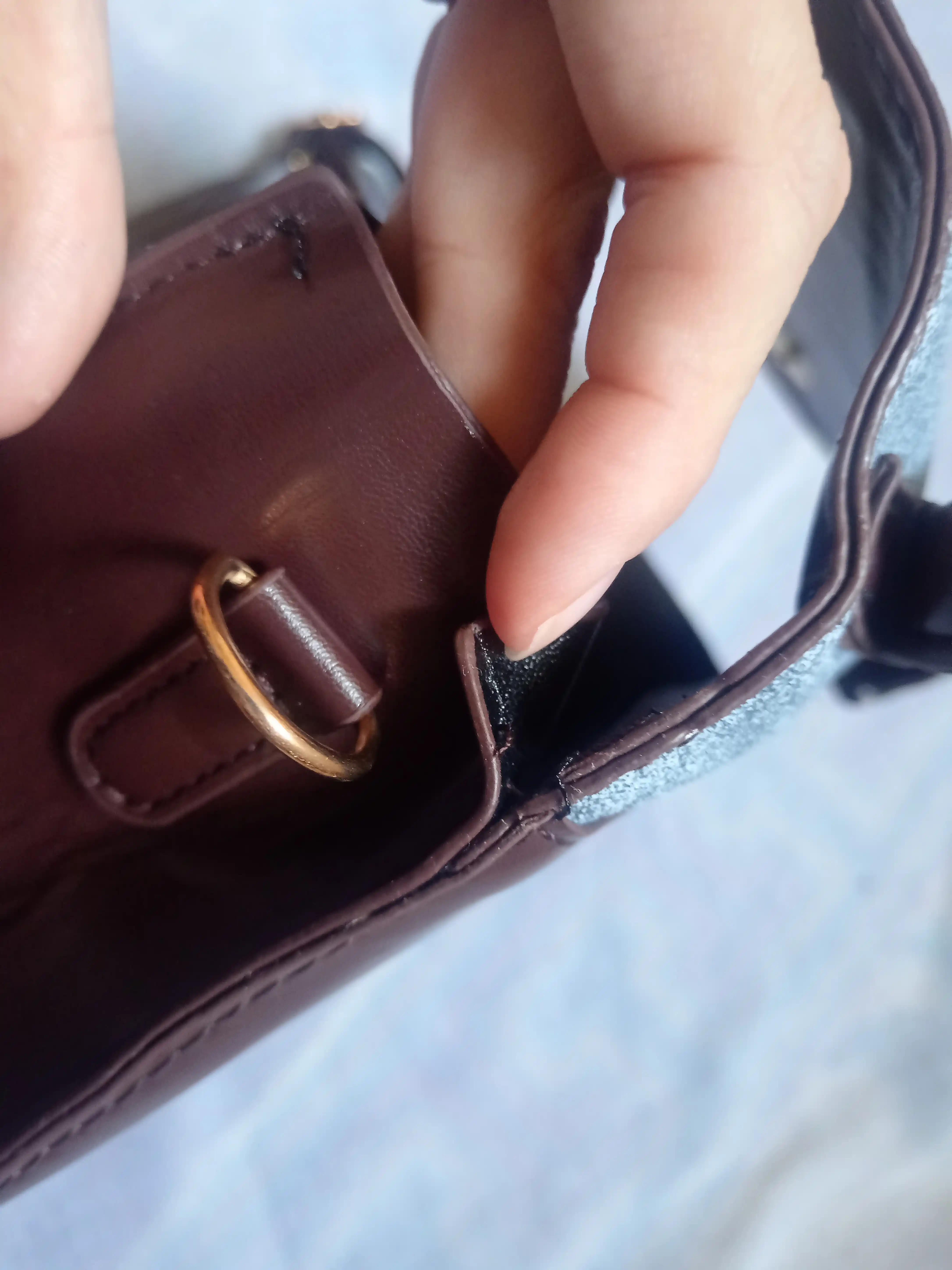 Ayollar uchun sumka, yelka orqali taqiladigan, denim va eko-charmdan tayyorlangan