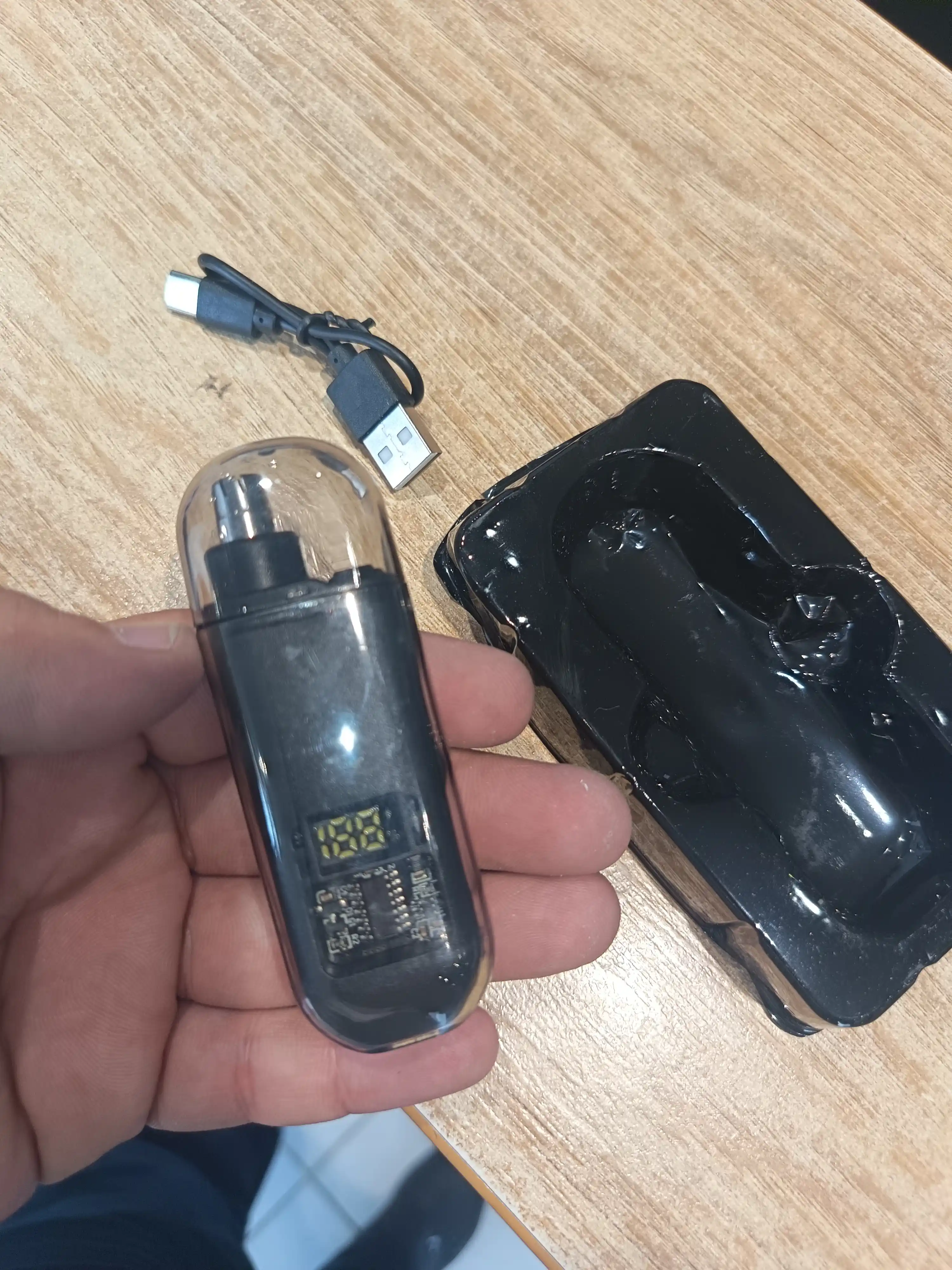 Burun va quloq uchun portativ mini trimmer LED displey, USB zaryad, elektr