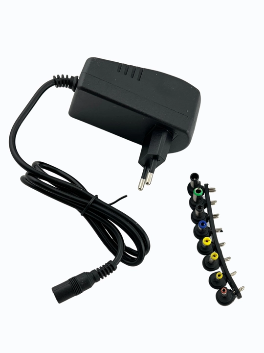 3-12 V, 3A kuchlanishli universal ta’minot bloki, almashtiriladigan shtekerlar to‘plamiga ega adapter