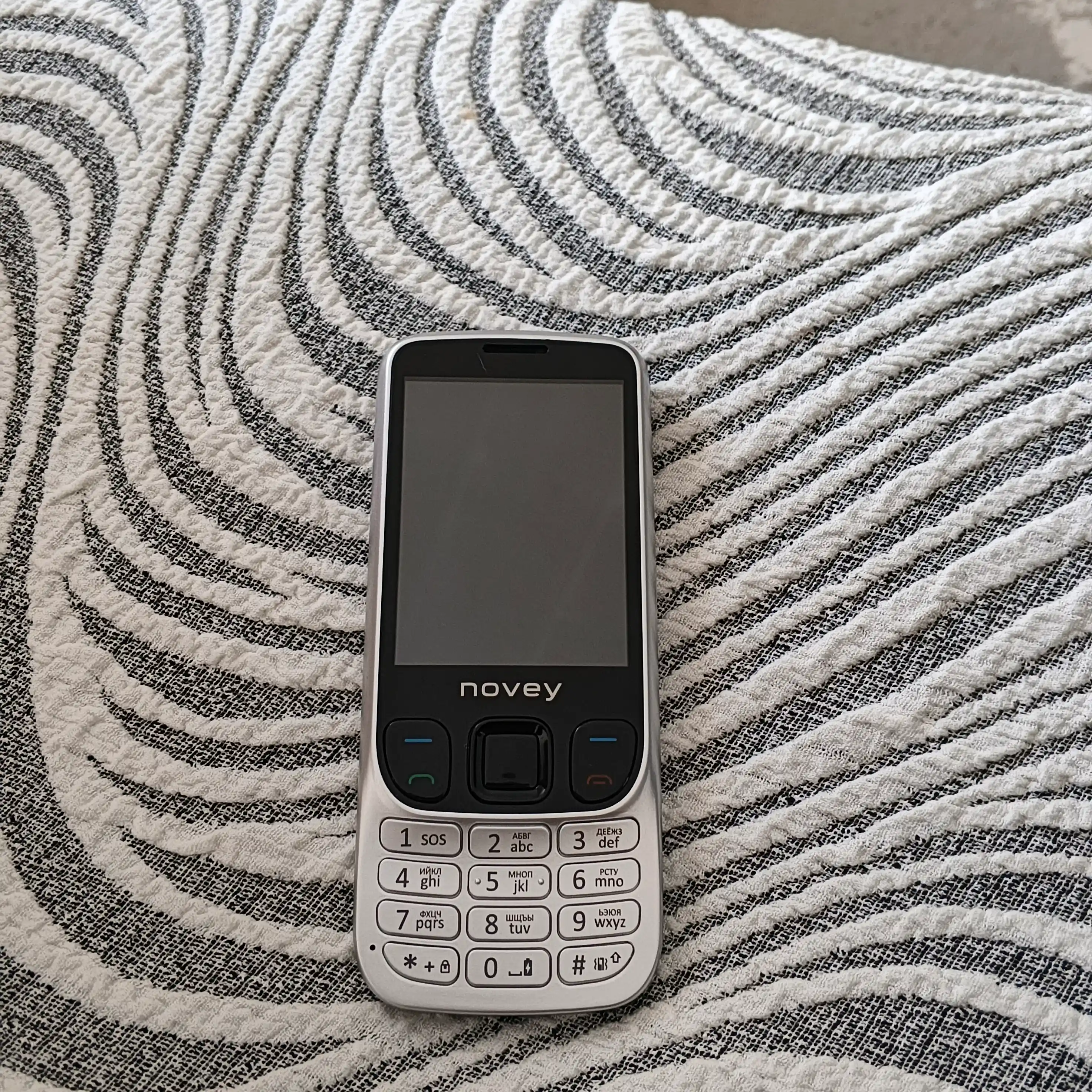 Novey N630 mobil telefon, metall, IPS displey, kamera, Dual SIM