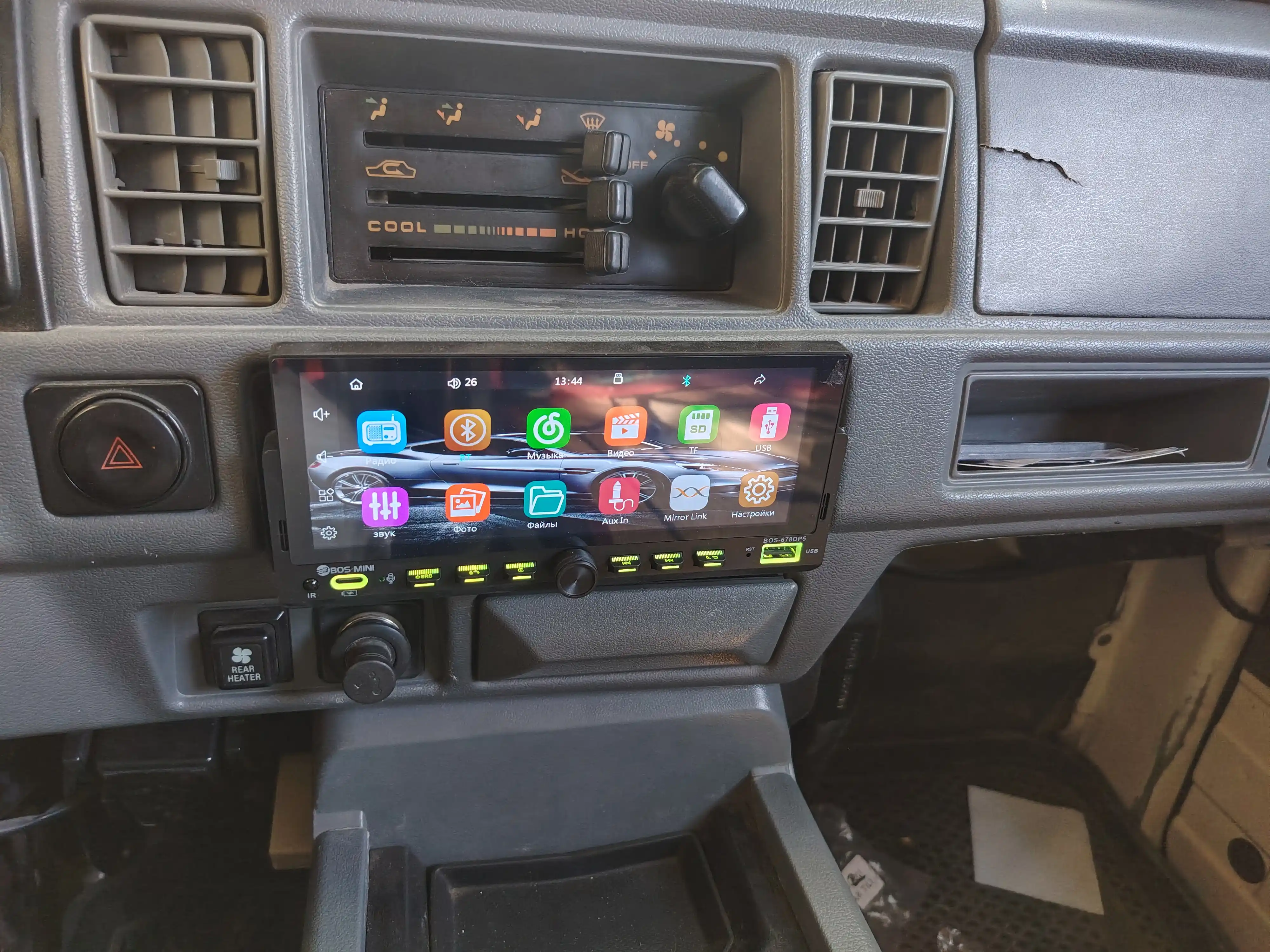 BOS-MINI BOS-678DP5 6.86" MP5 avtomagnitola CarPlay Android Auto Wi-Fi