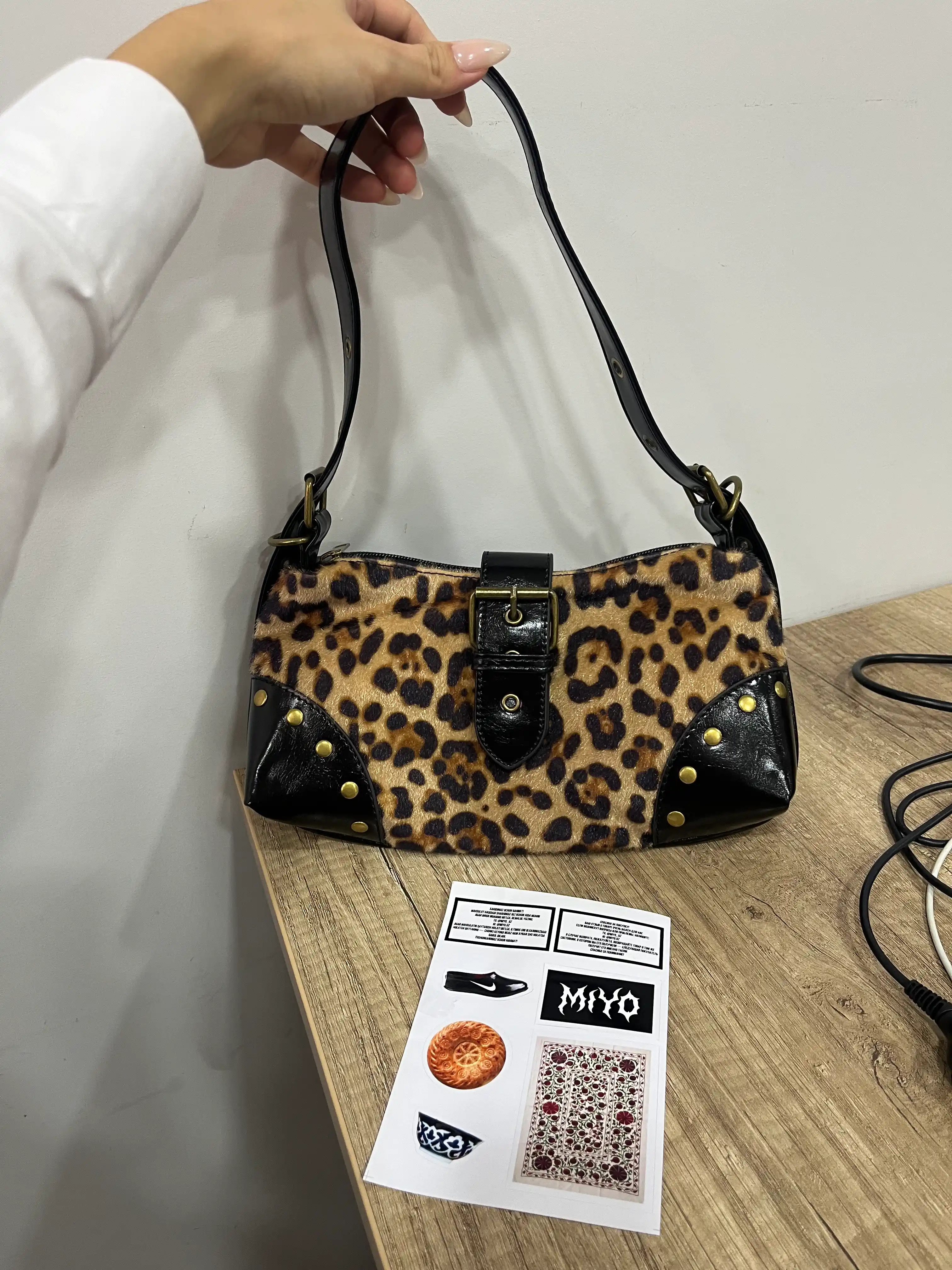 MIYO Vintage ayollar baguette sumkasi, eko-teri, zaklepka va bezakli  