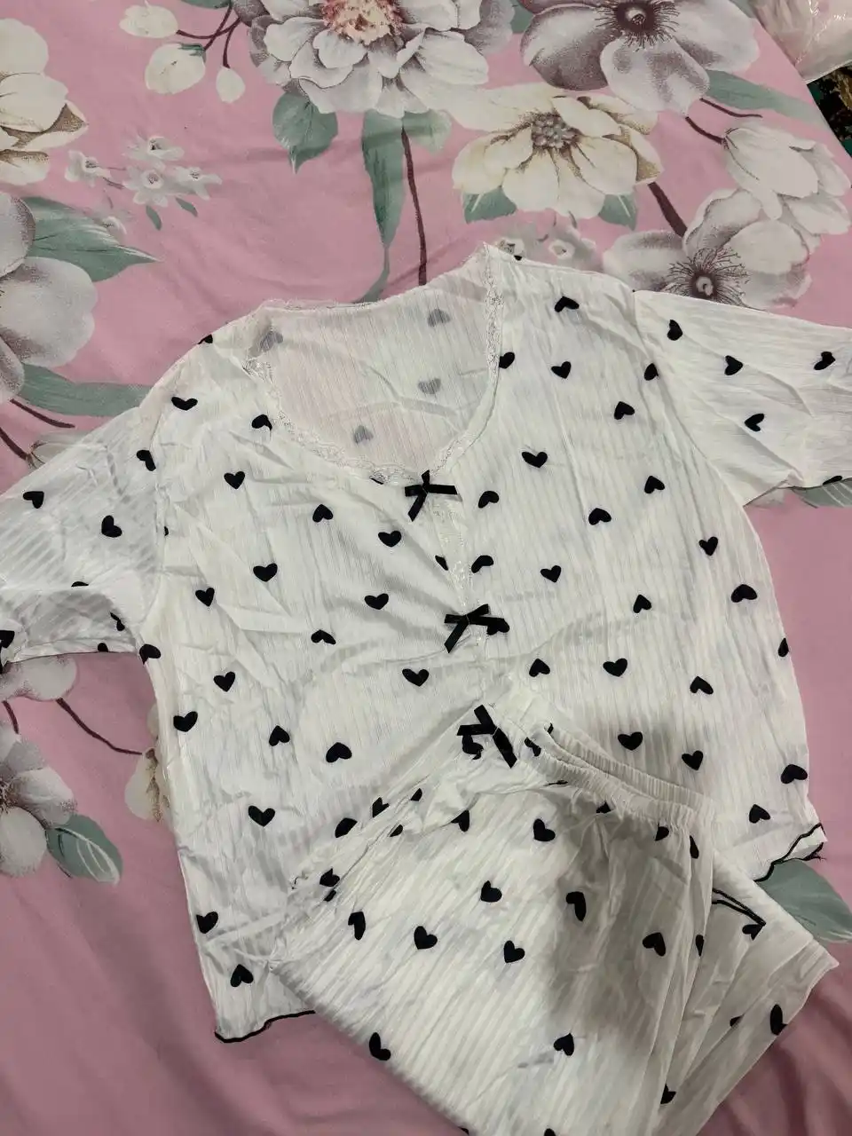 Ayollar uchun yurakchali yumshoq va yengil pijama to‘plami
