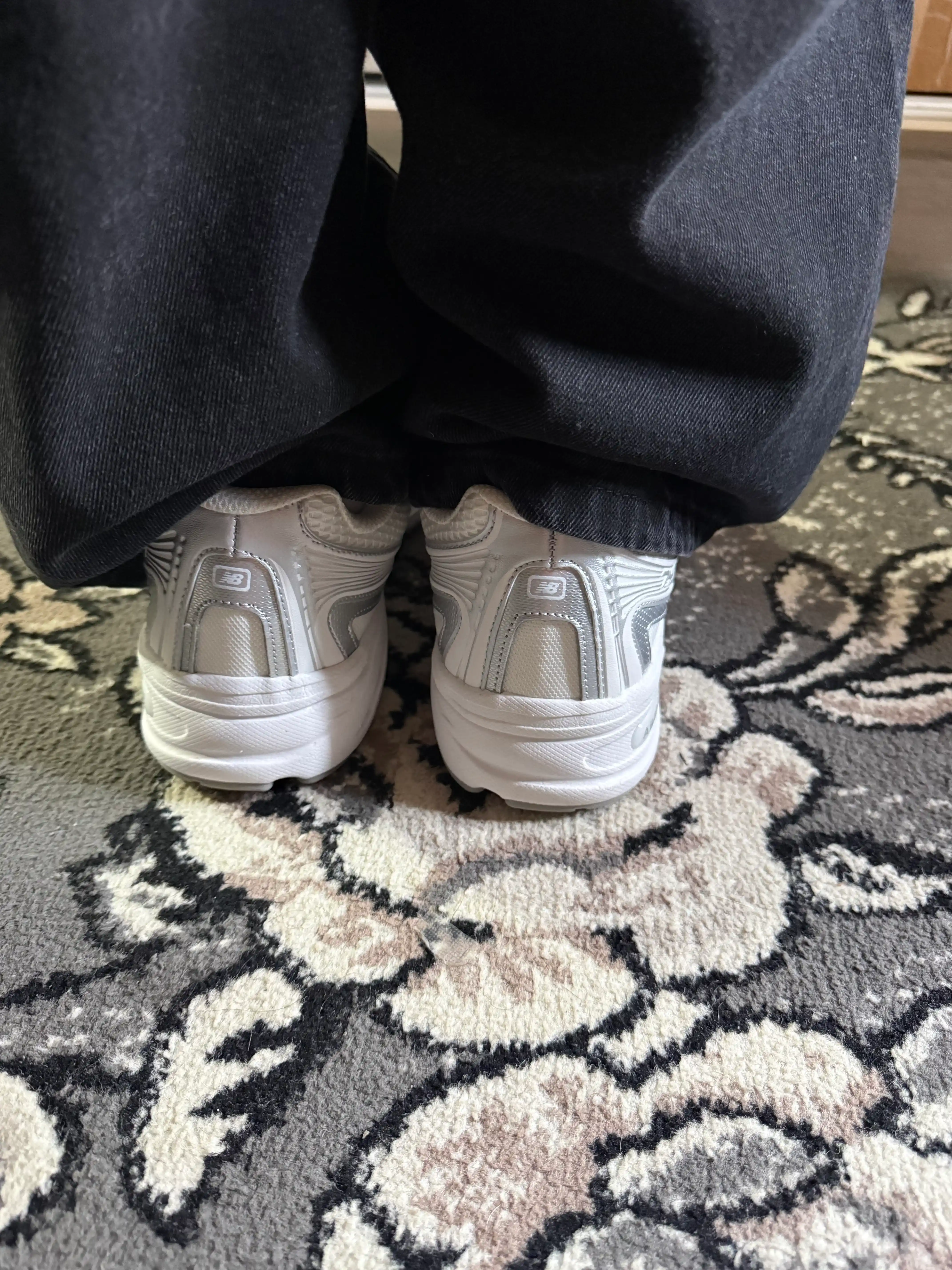 Erkaklar, ayollar va o‘smirlar uchun New Balance 740 krossovkalari, sport uslubida, 41–45