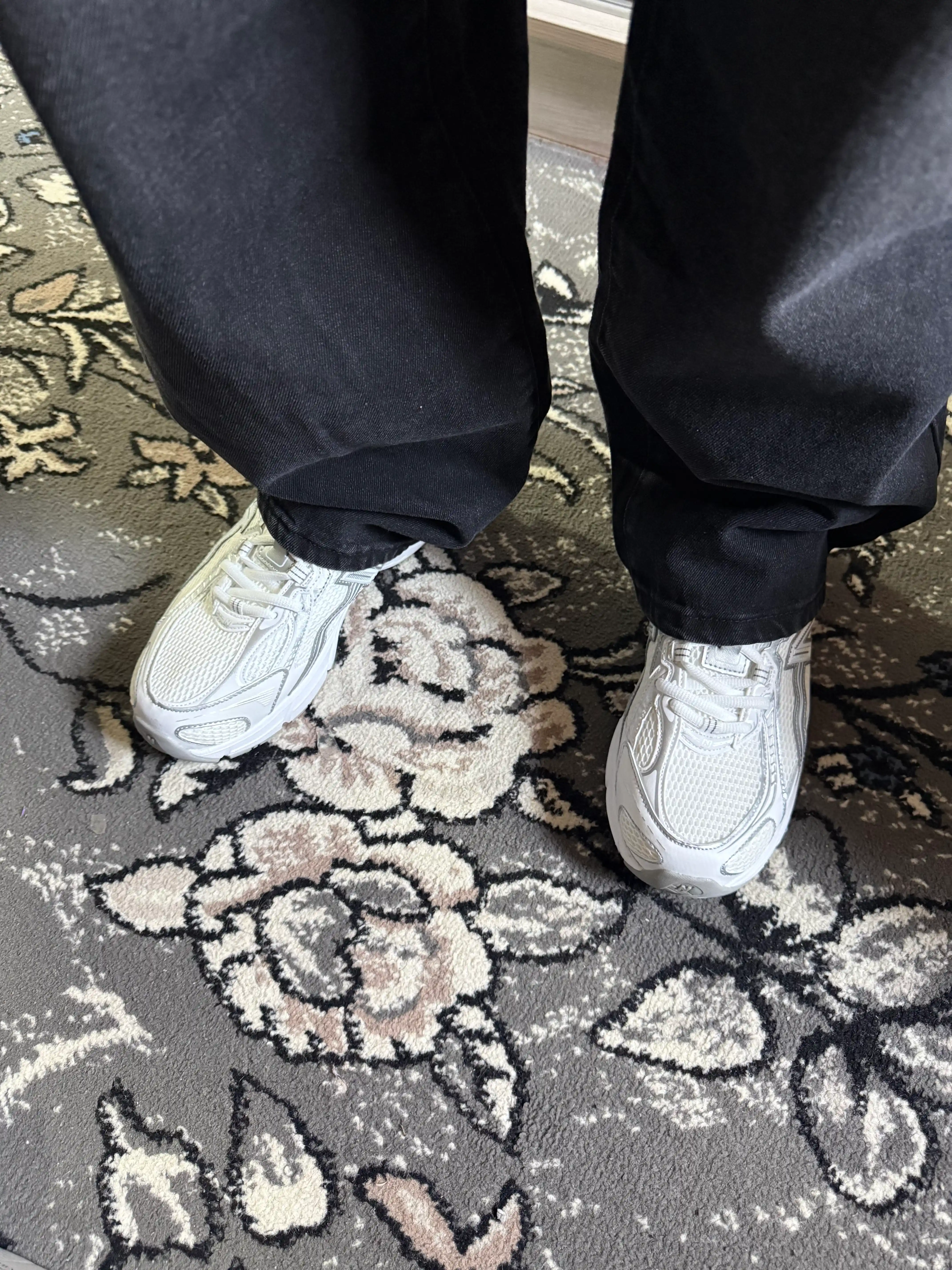 Erkaklar, ayollar va o‘smirlar uchun New Balance 740 krossovkalari, sport uslubida, 41–45