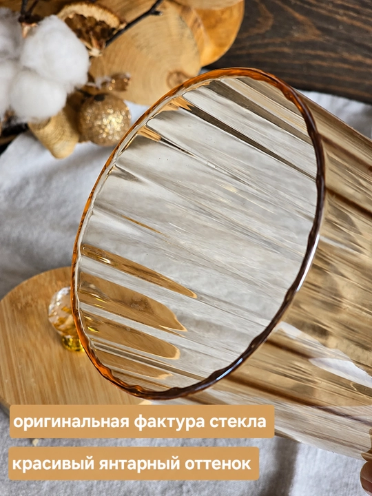 Стеклянная банка для орехов и сыпучих продуктов с крышкой и золотистой ручкой