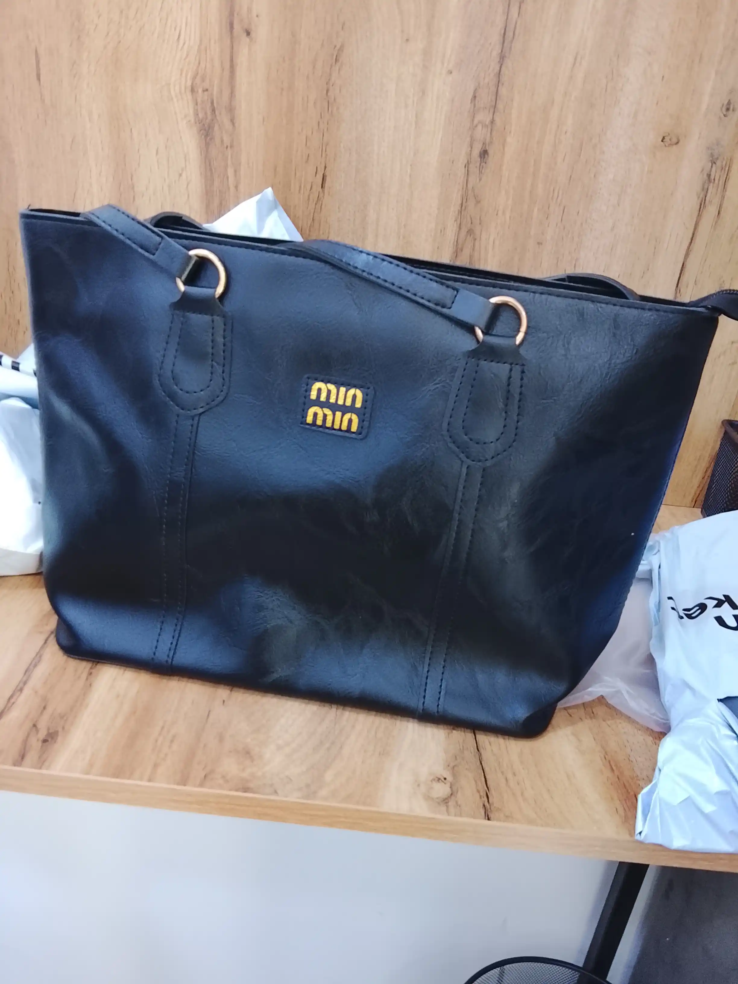 Ayollar uchun ZARMINA Classic tote sumkasi, eko-charm, qora, keng