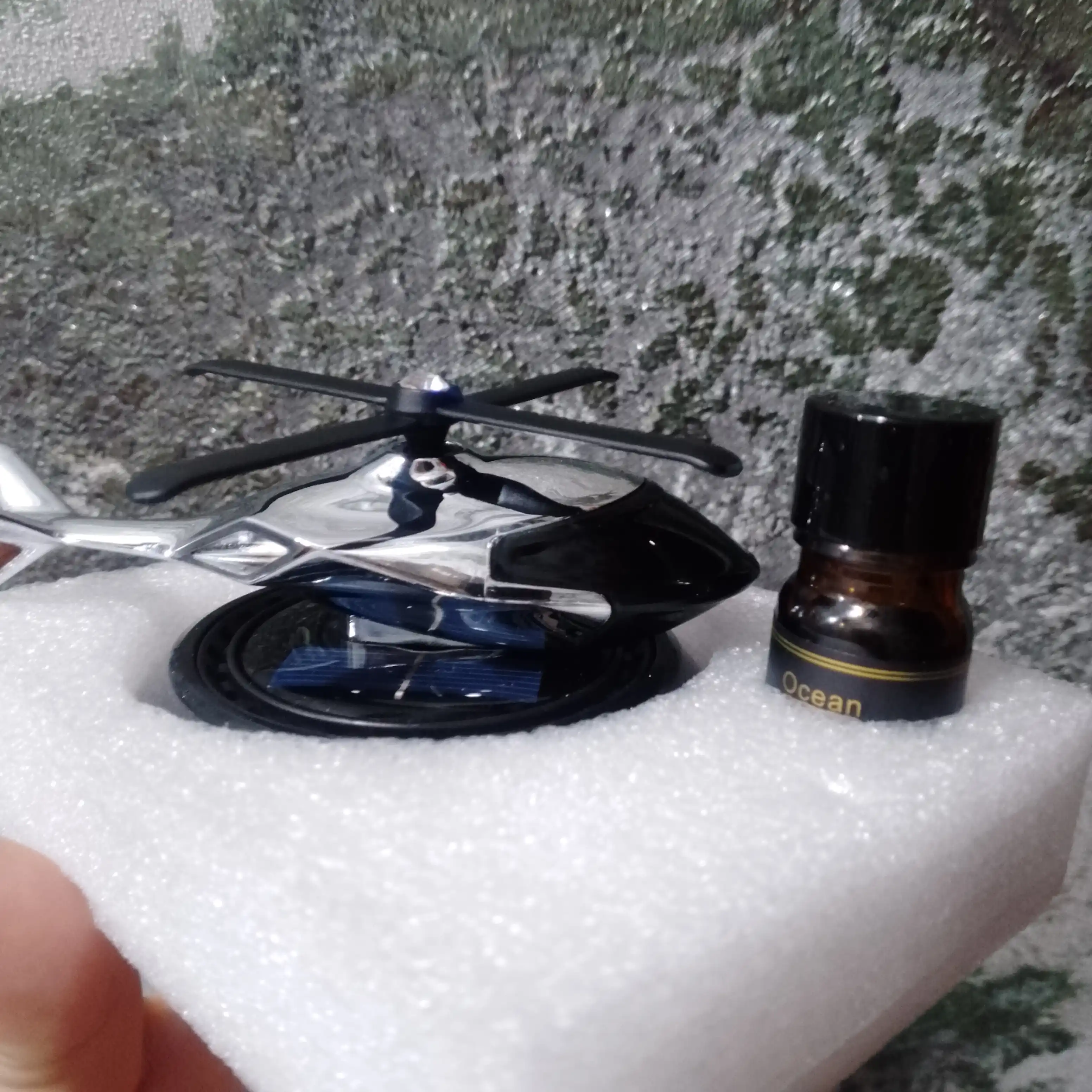 Avtomobil uchun Quyosh Paneli bilan Vertolyot Ko‘rinishidagi Aroma Diffuzor