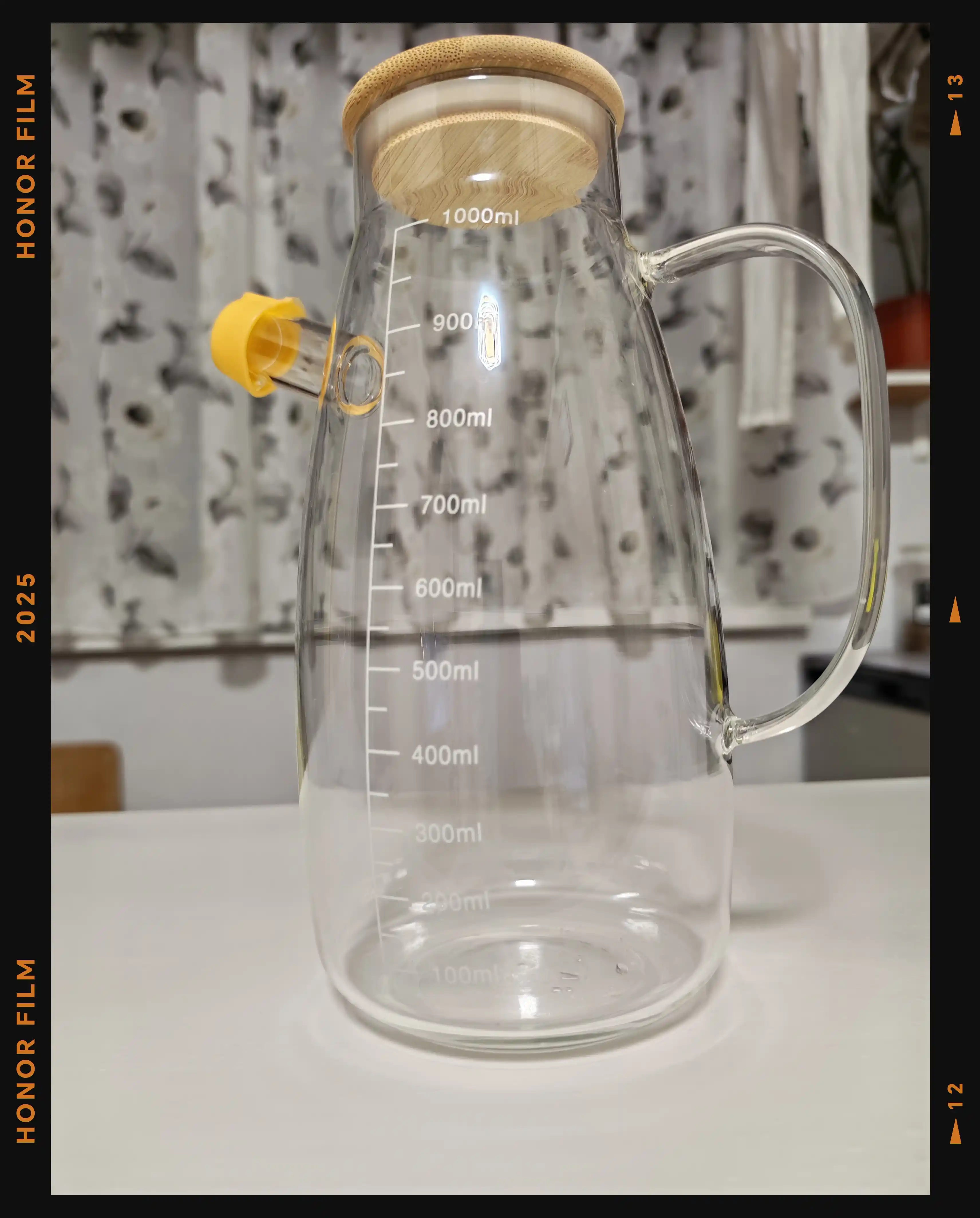 Yog idish va souslar uchun o'lchovli shisha butilka, 1 litr