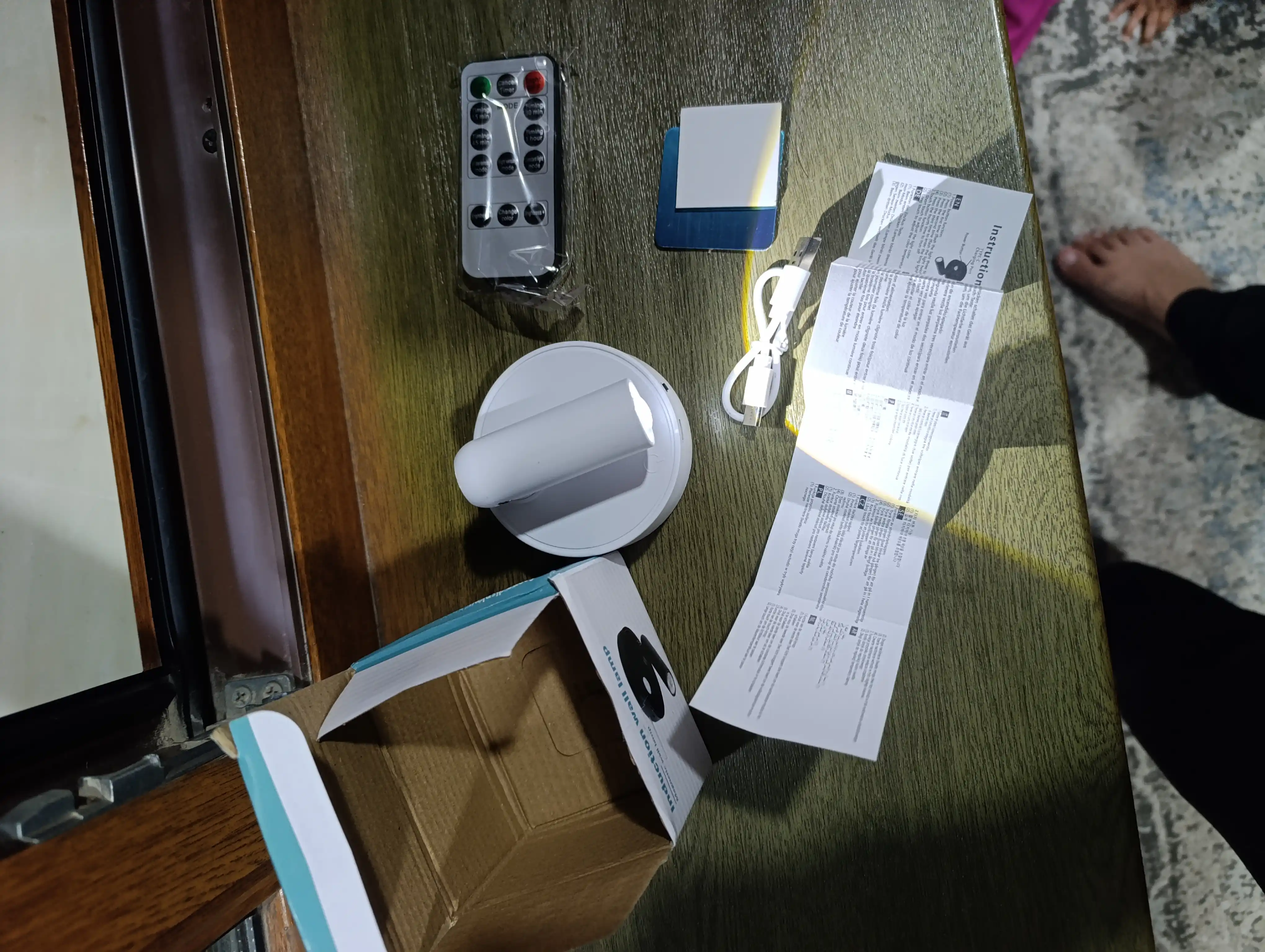 Magnitli devor chirog‘i, buriluvchi 360°, USB Type-C