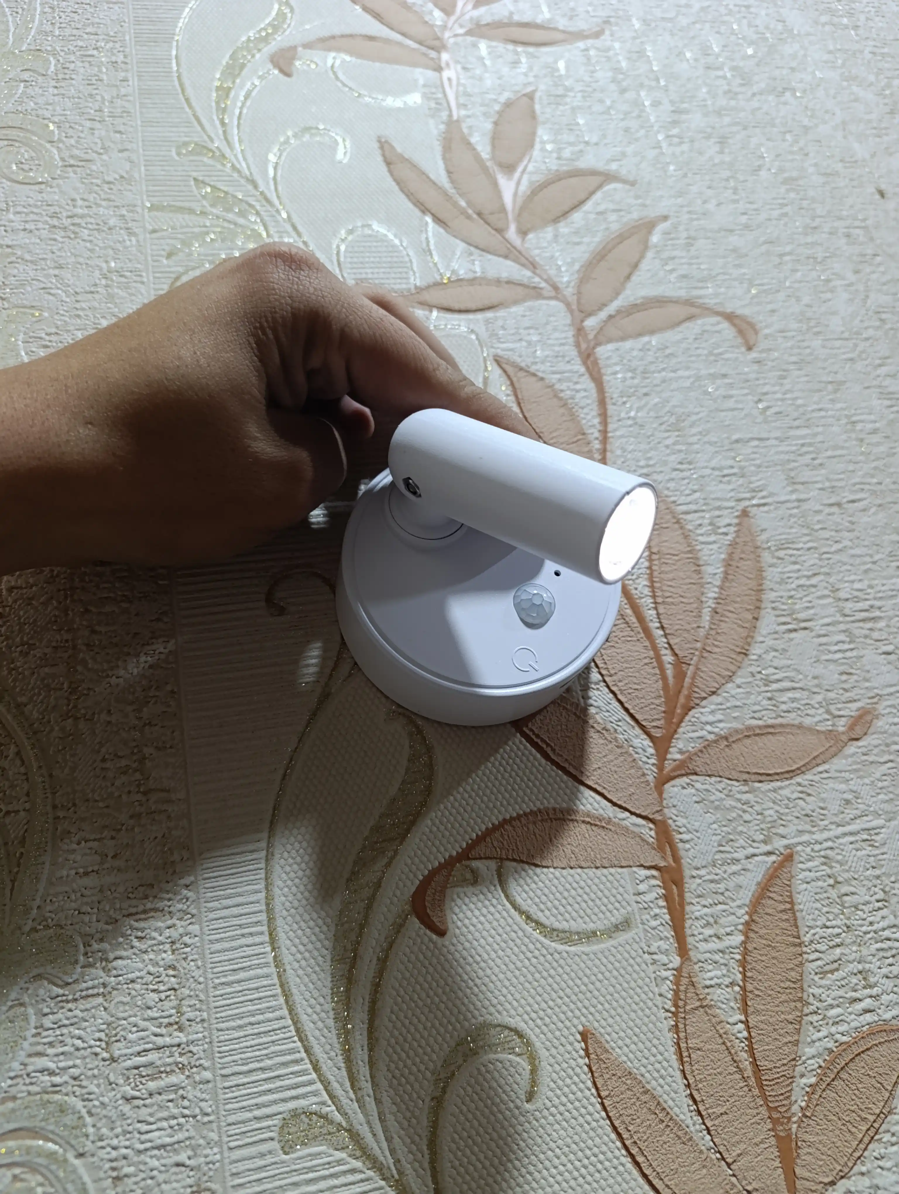 Magnitli devor chirog‘i, buriluvchi 360°, USB Type-C