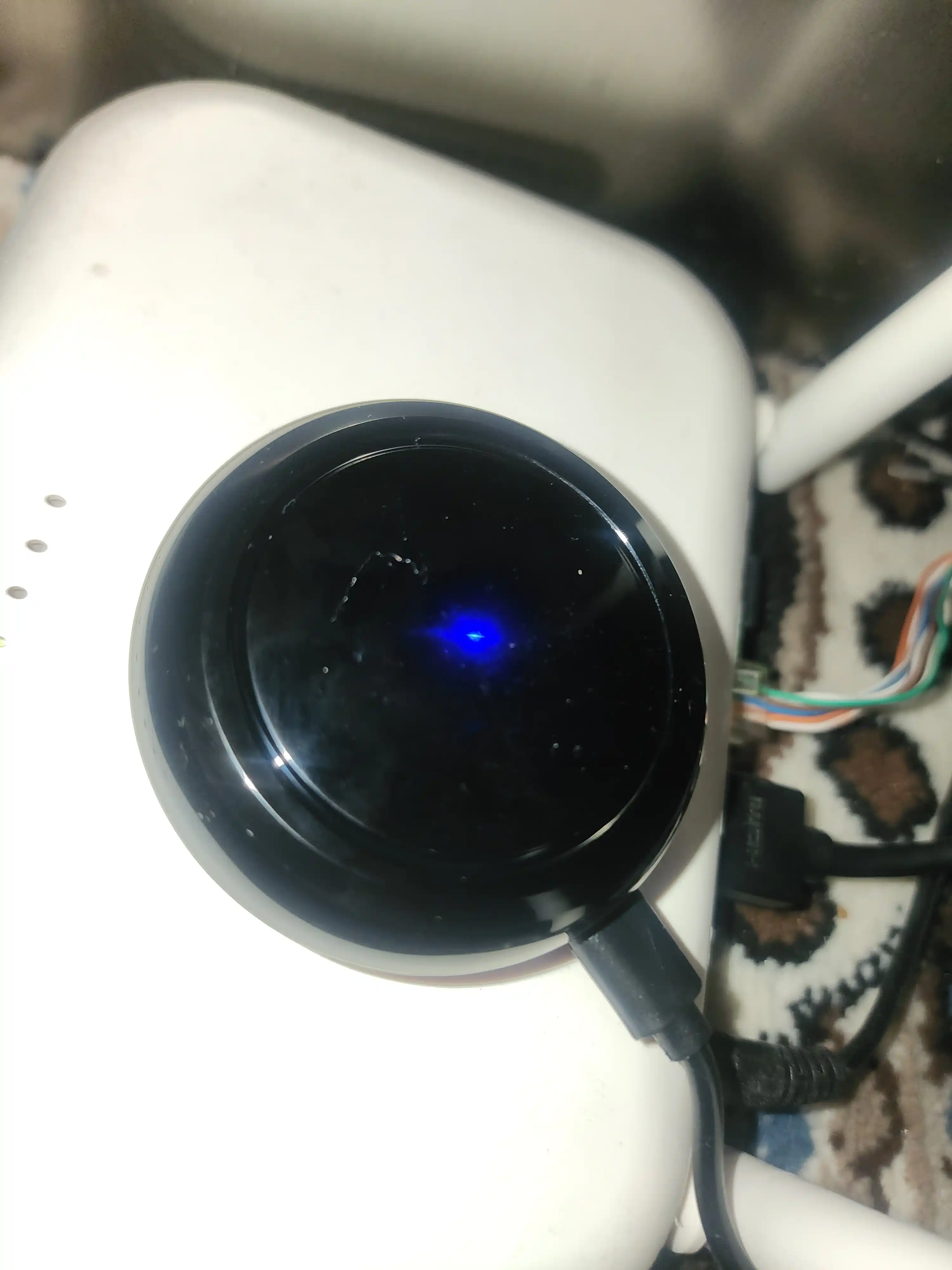 Texnikani telefon va Alisa orqali boshqarish uchun Tuya Wi-Fi aqlli pulti