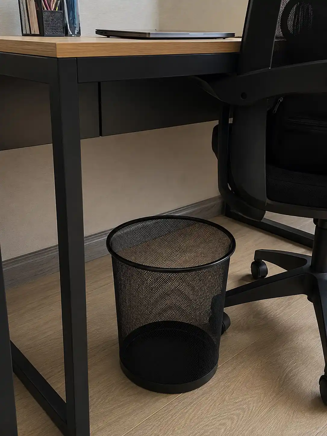 Metall to‘rli chiqindi qutisi 10 l, ofis va uy uchun qog‘oz savati, qora