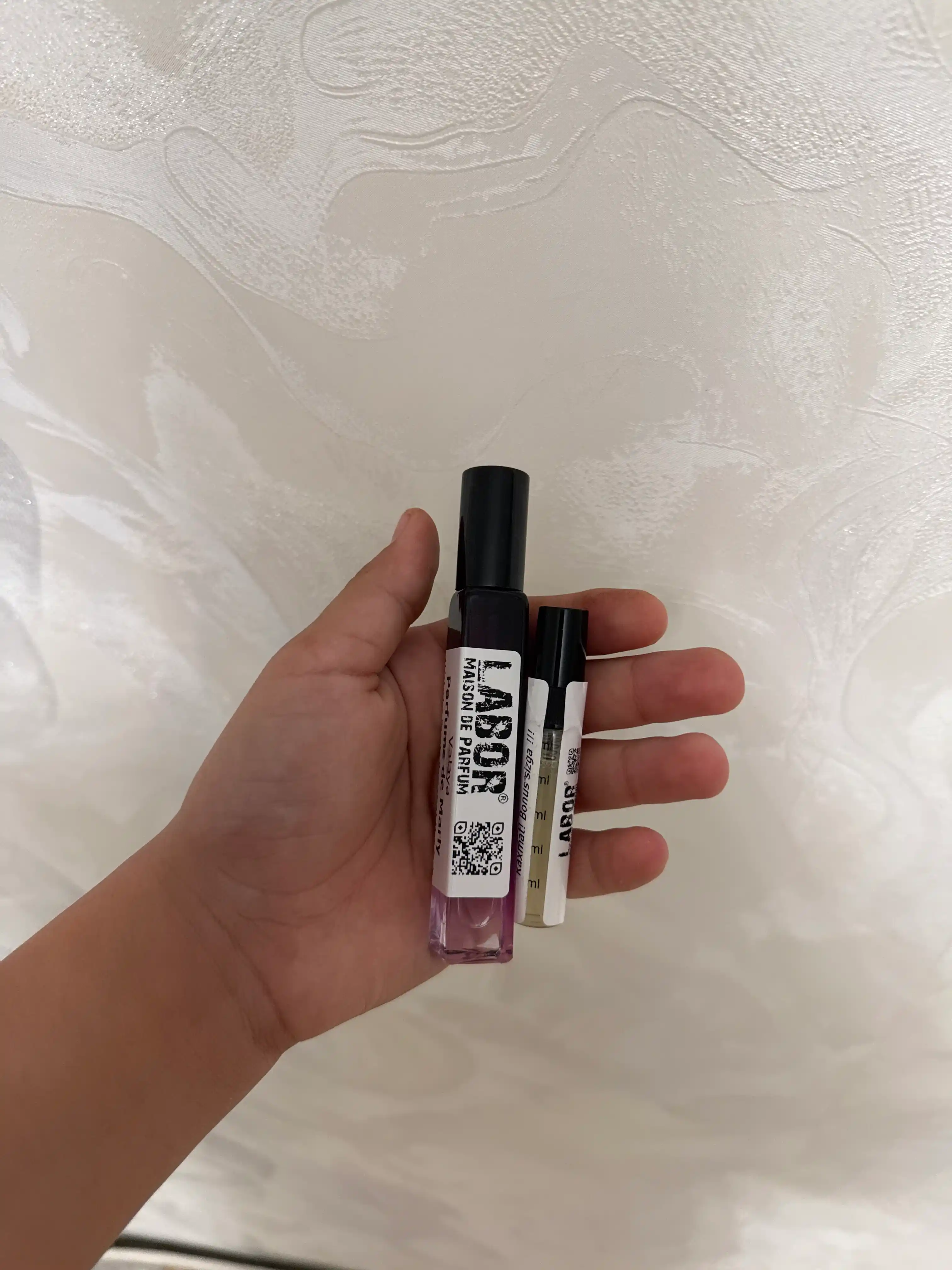 Valaya Parfums de Marly ayollar parfyumi\atiri maxsus flakonlarda, LABOR Parfumdan