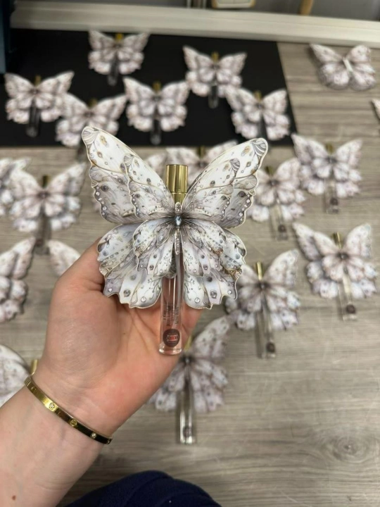 AQSHda ishlab chiqarilgan Victoria's Secret parfum tana uchun mistining kichik na'munalari - 