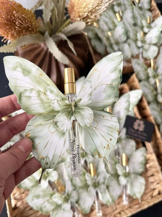 AQSHda ishlab chiqarilgan Victoria's Secret parfum tana uchun mistining kichik na'munalari - 