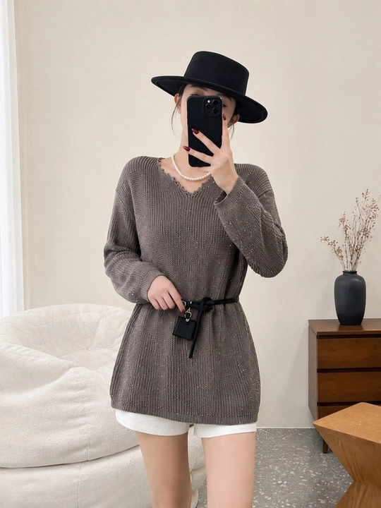 Ayollar uchun oversize trikotaj sviter-ko‘ylak, V yoqa, kamarli(42,44,46,48)