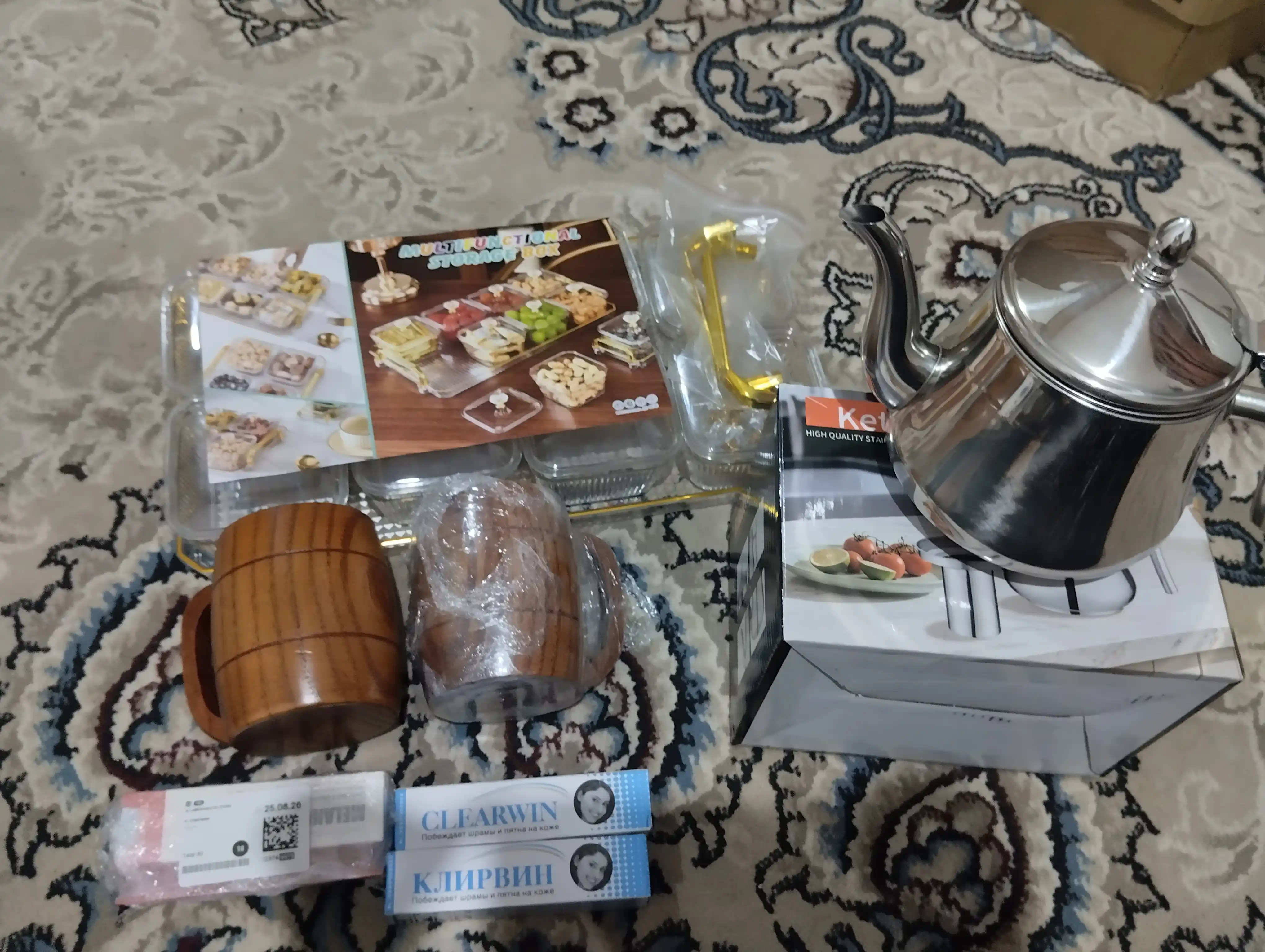 Quritilgan mevalar, yong'oq va shirinliklar uchun akril qopqoqli va patnisli akril idishl