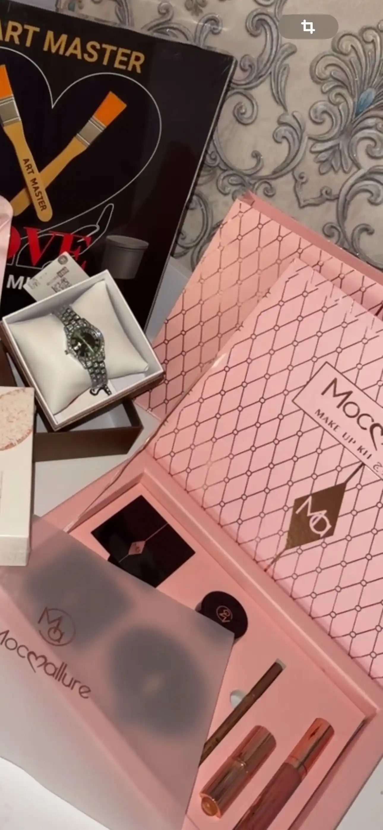 Набор косметики Mocallure Professional Make Up Kit, палетка теней, блеск, румяна
