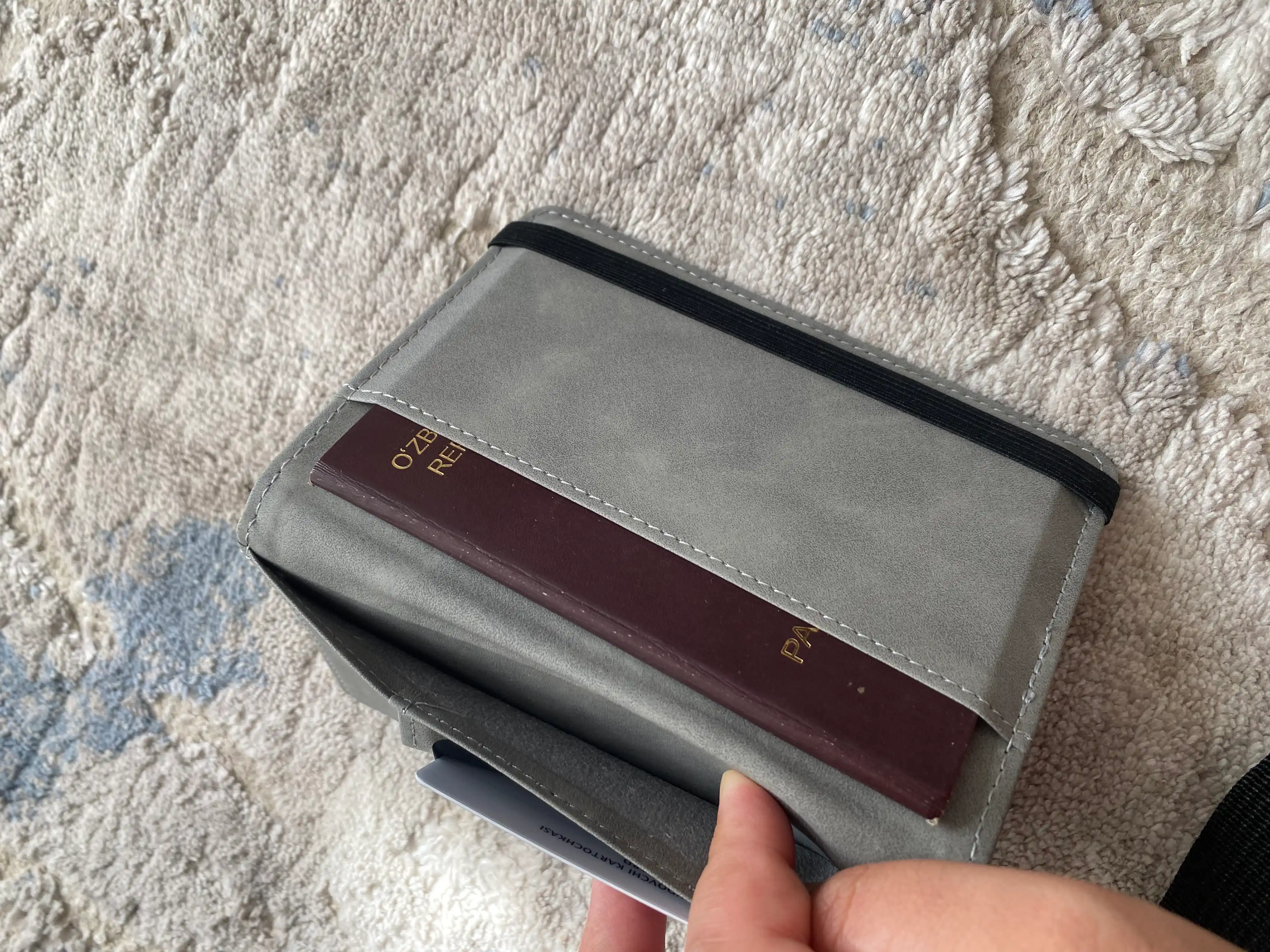 Zamonaviy sayohat hamyoni  - pasport va kartalar uchun