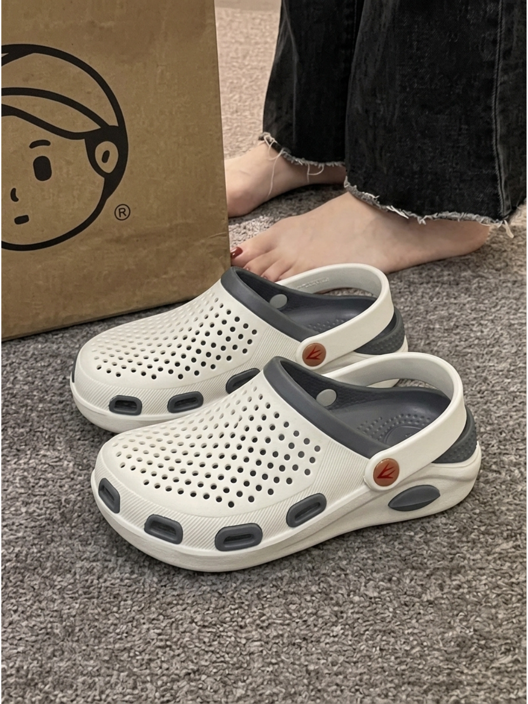 Ayollar uchun yengil EVA klog shippaklari Crocs uslubida - 
