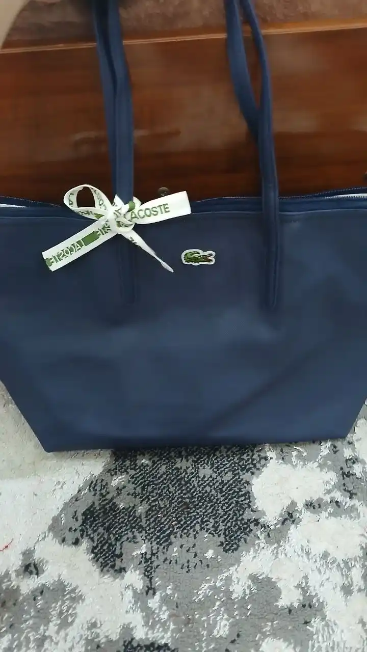 Ayollar uchun sumka Lacoste uslubida
