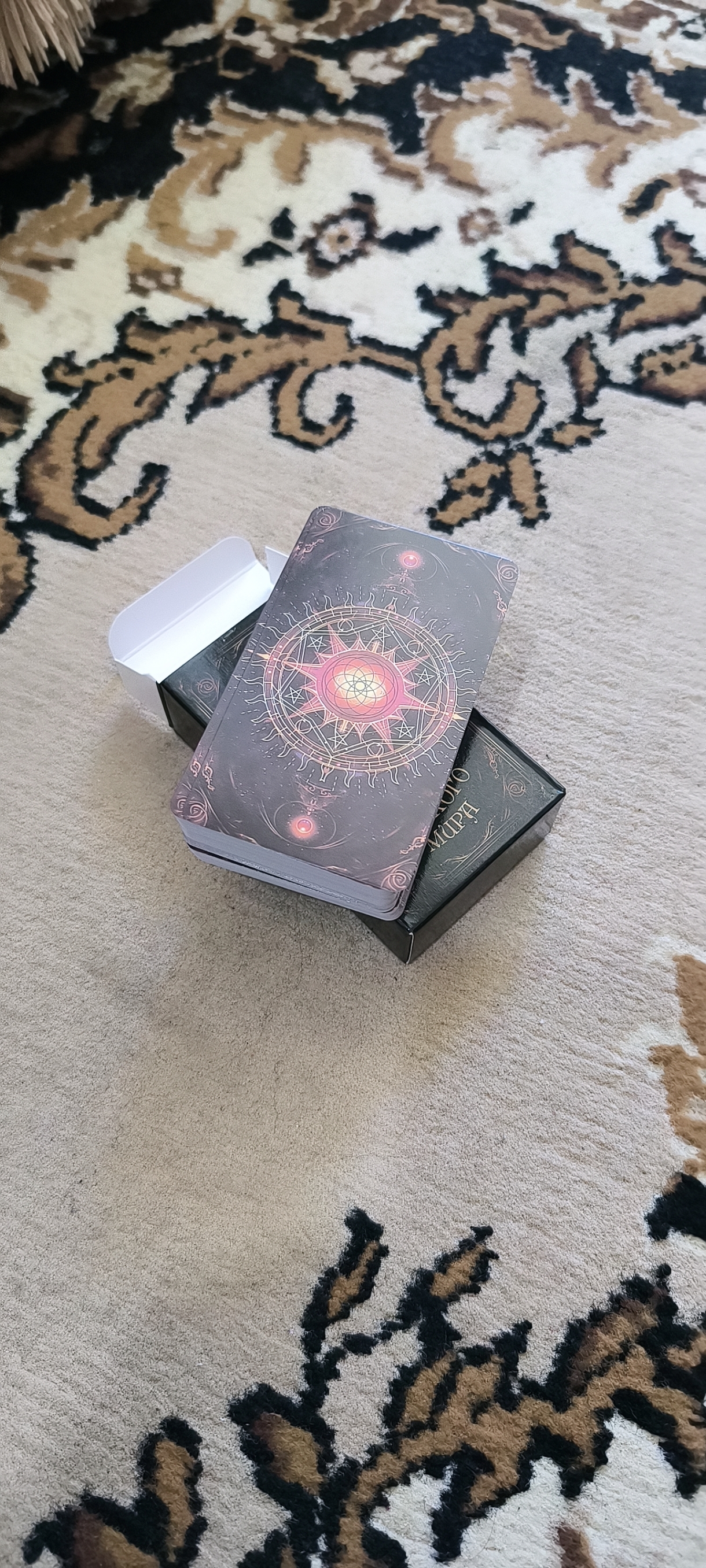 Tarot kartalari to‘plami, fol ochish, bashorat uchun, 78 arkan, ruscha qo‘llanma