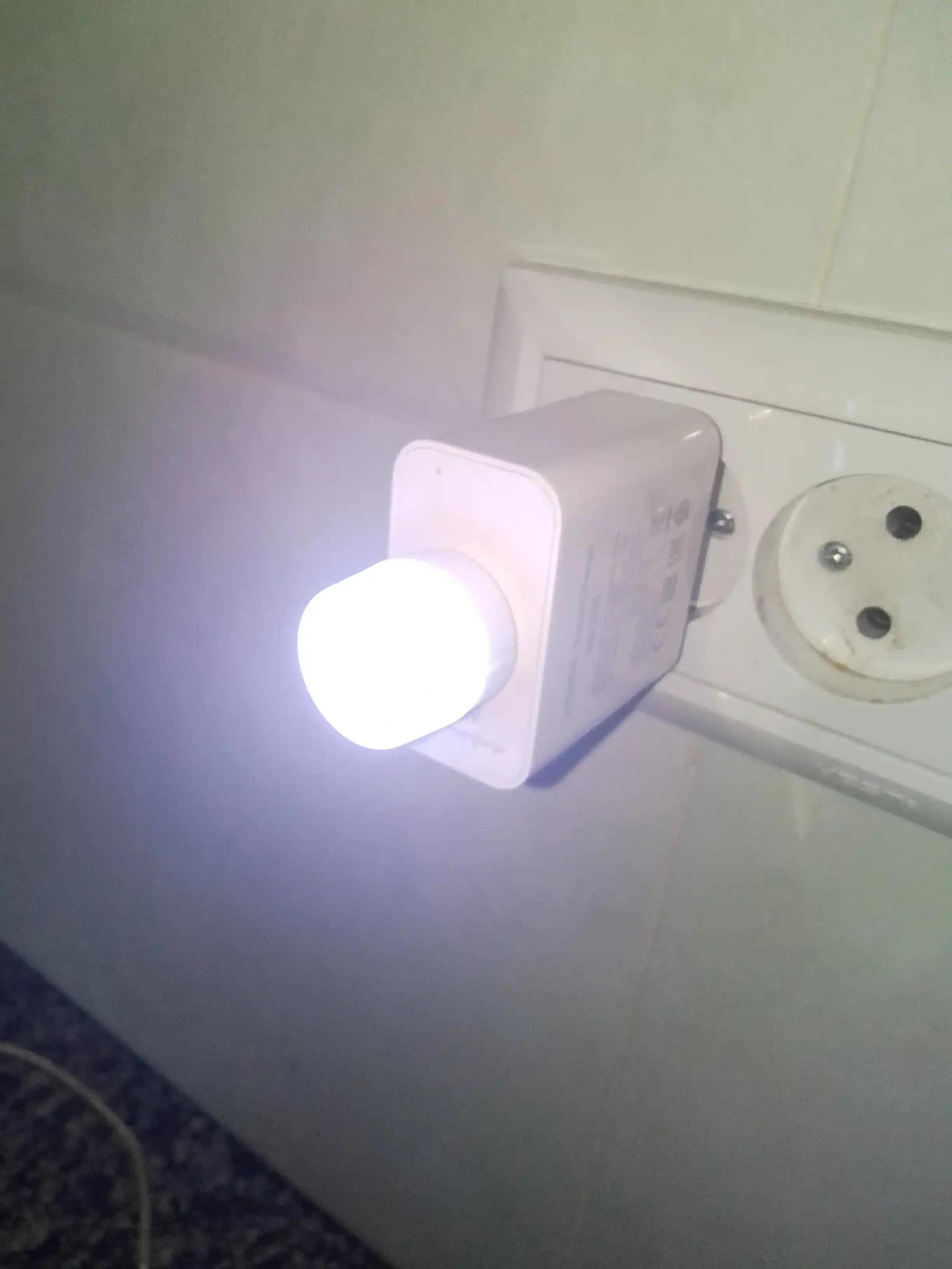 Yoritgich energiya tejash, dumaloq, USB