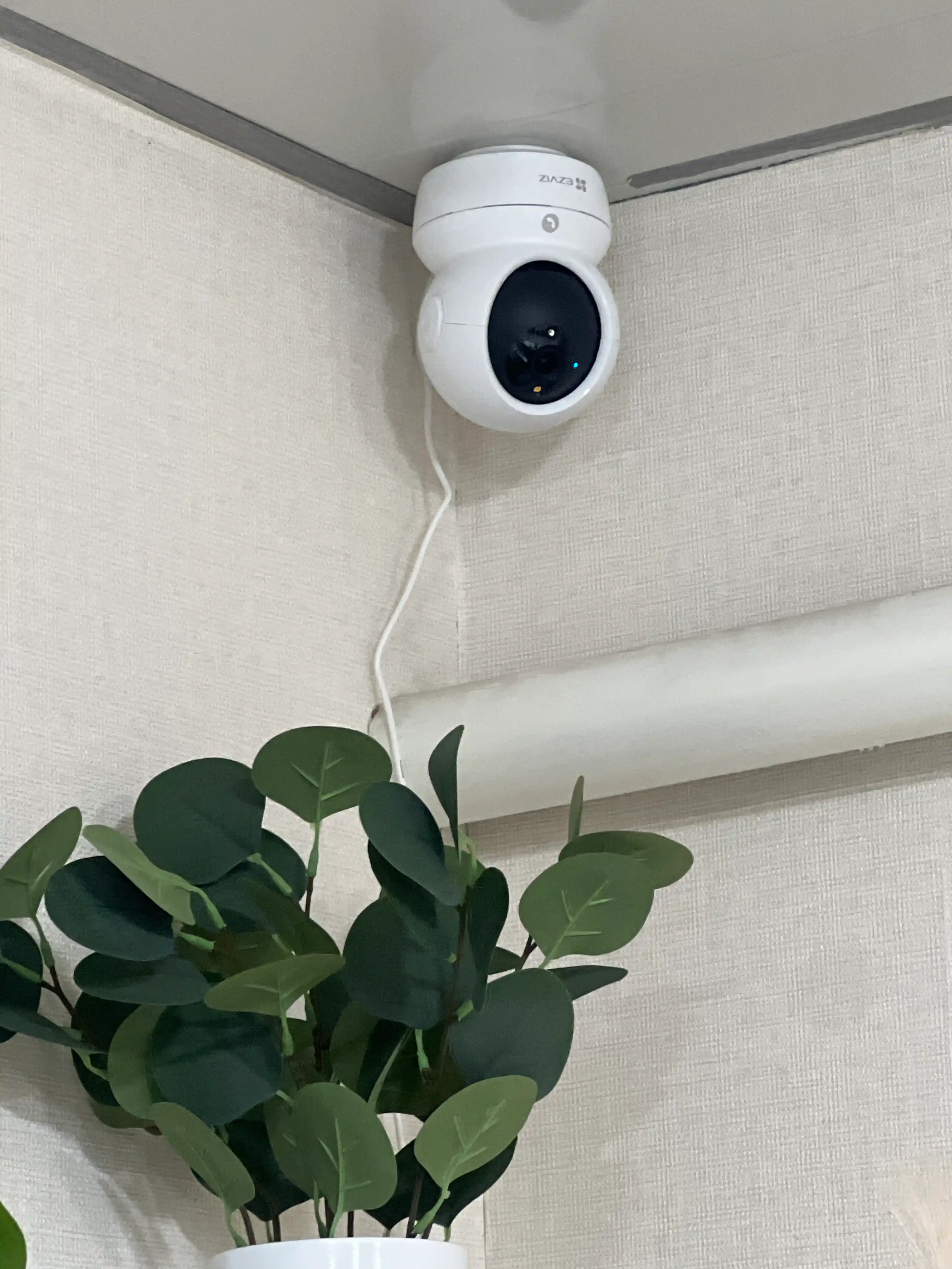 EZVIZ H6c Pro HD 1080P (2mp)WIFI камера с поворотом на 360°, двухсторонняя аудиосвязь