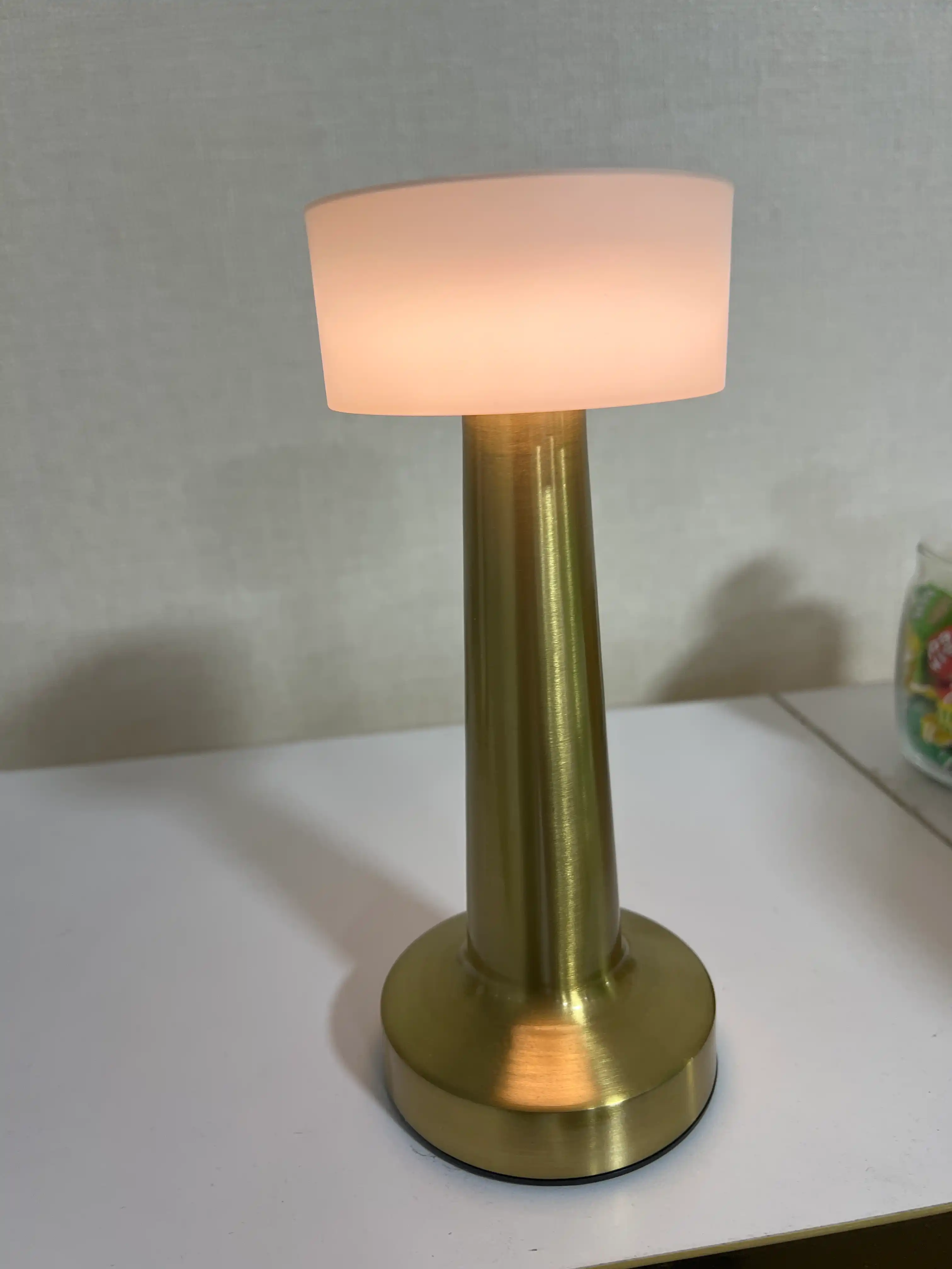 Zamonaviy oltin rangli stol chiroq (USB quvvatlanadigan, sensorli boshqaruv)