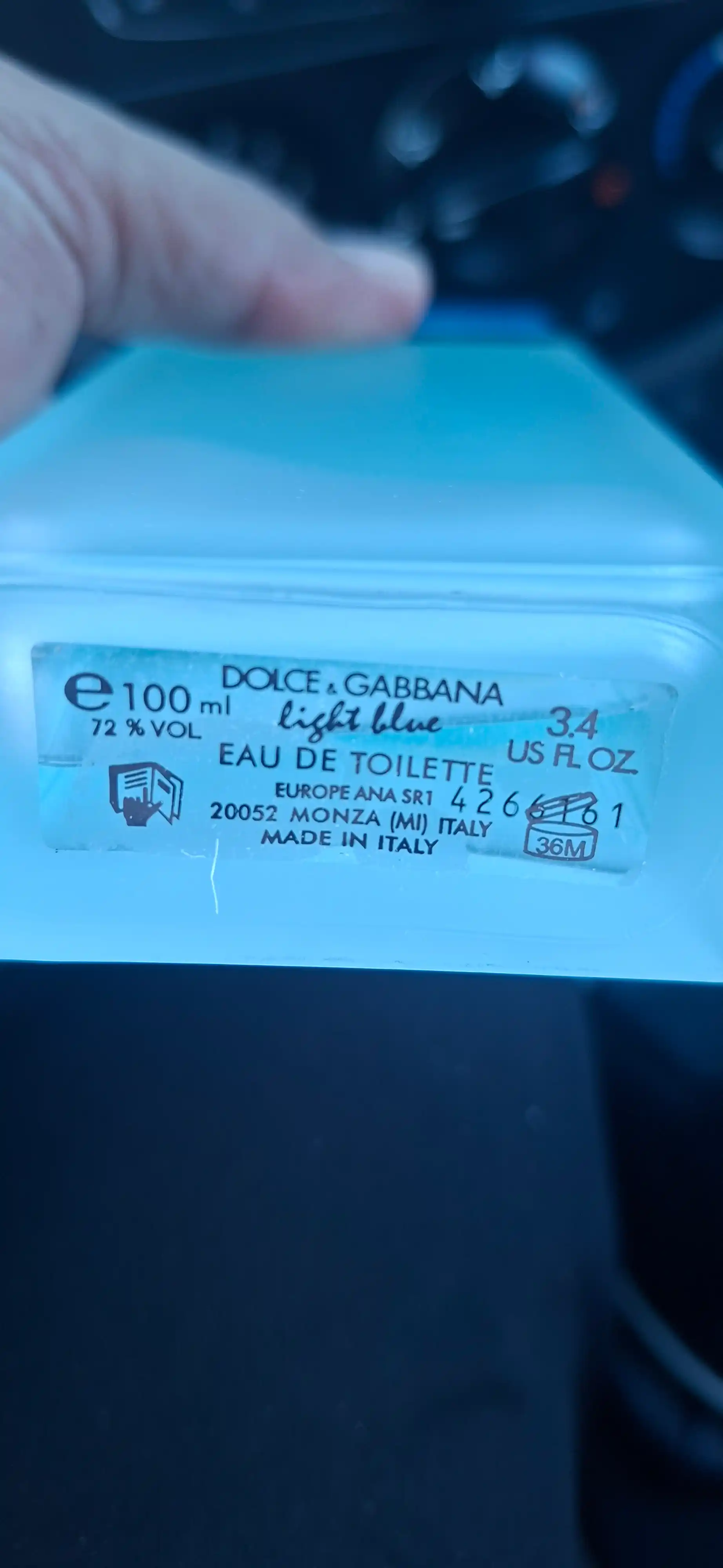 Light Blue Dolce gabbana 100ml  1-2 kun kiyimda turadi