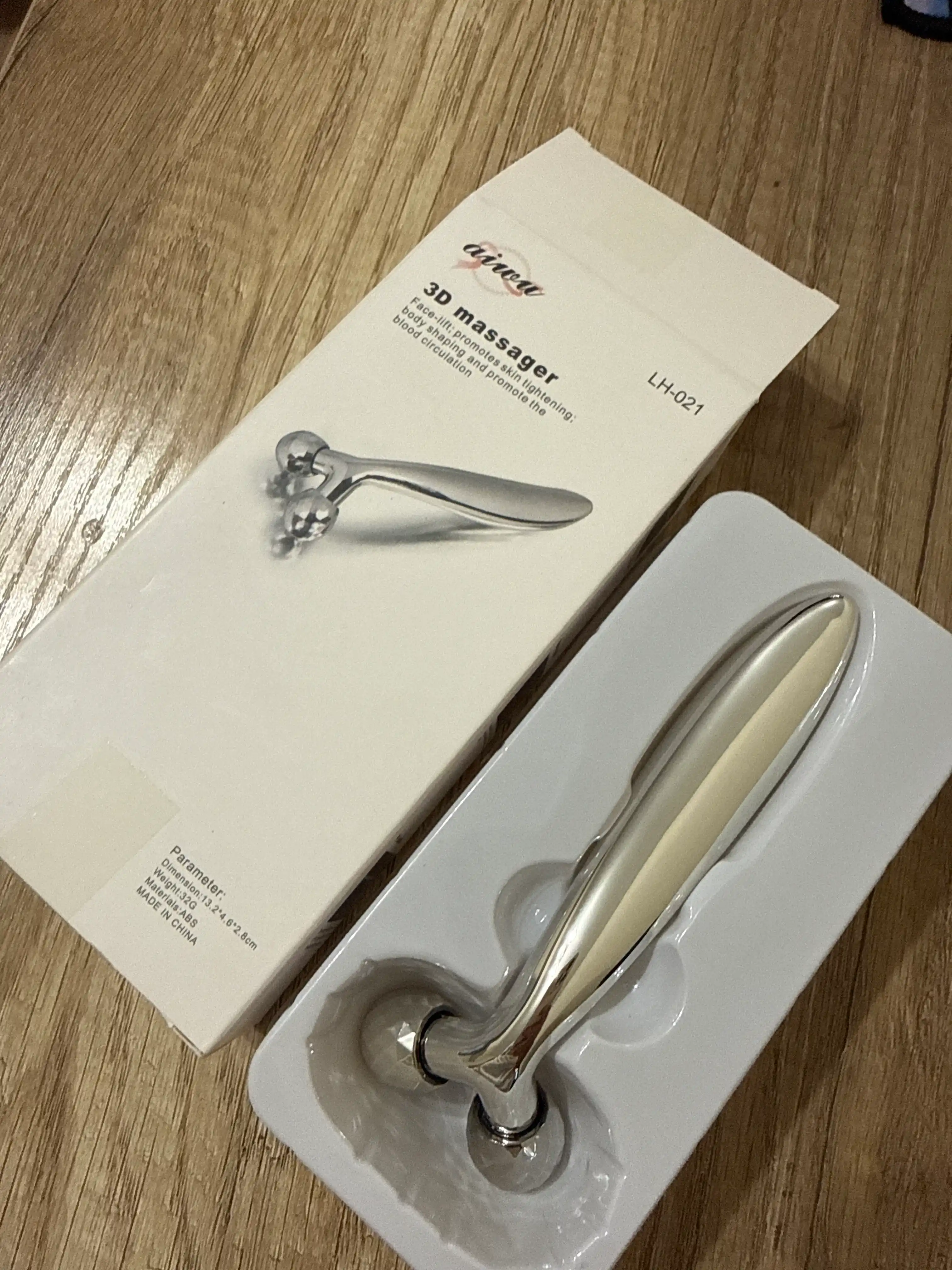 Massajchi yuz, qo'l va tana uchun 3D Massager Lifting