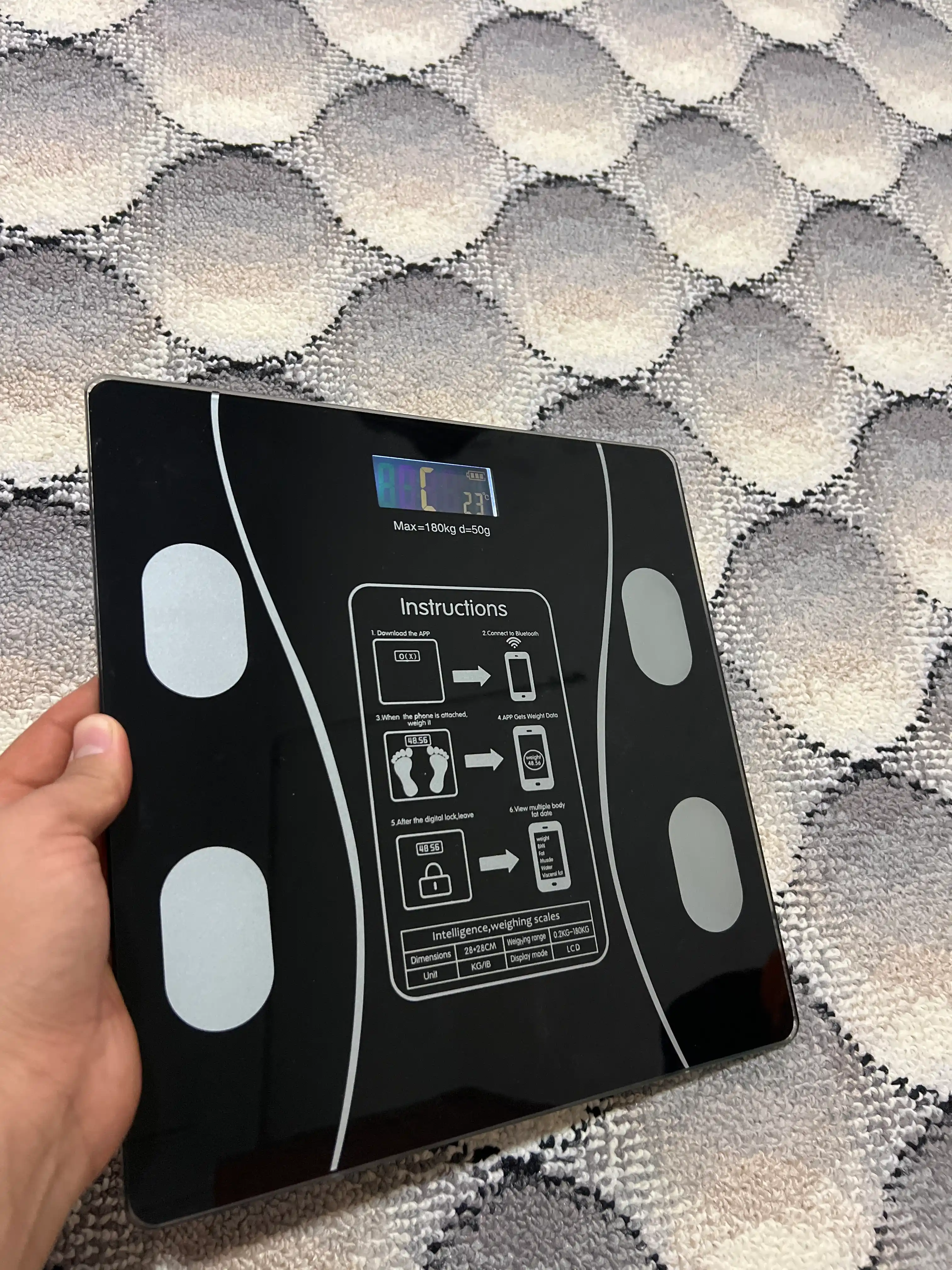 180 kg gacha maksimal yuk ko‘tara oladigan, displeyli elektron pol tarozisi.