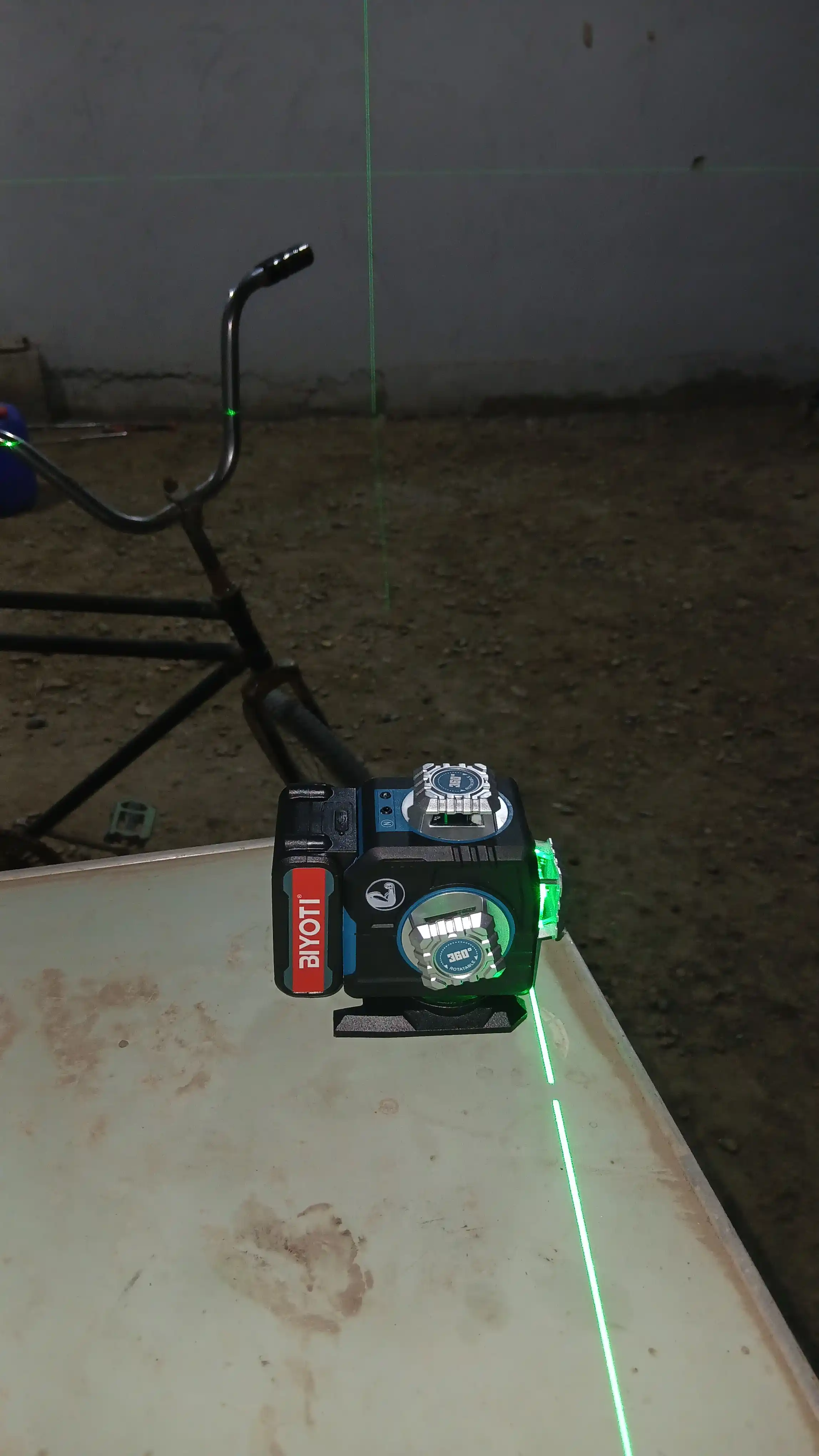 UBAY 4D 16 chiziqli lazerli nivelir,lazer shtativ bilan,lazerniy uroven,lazer professional