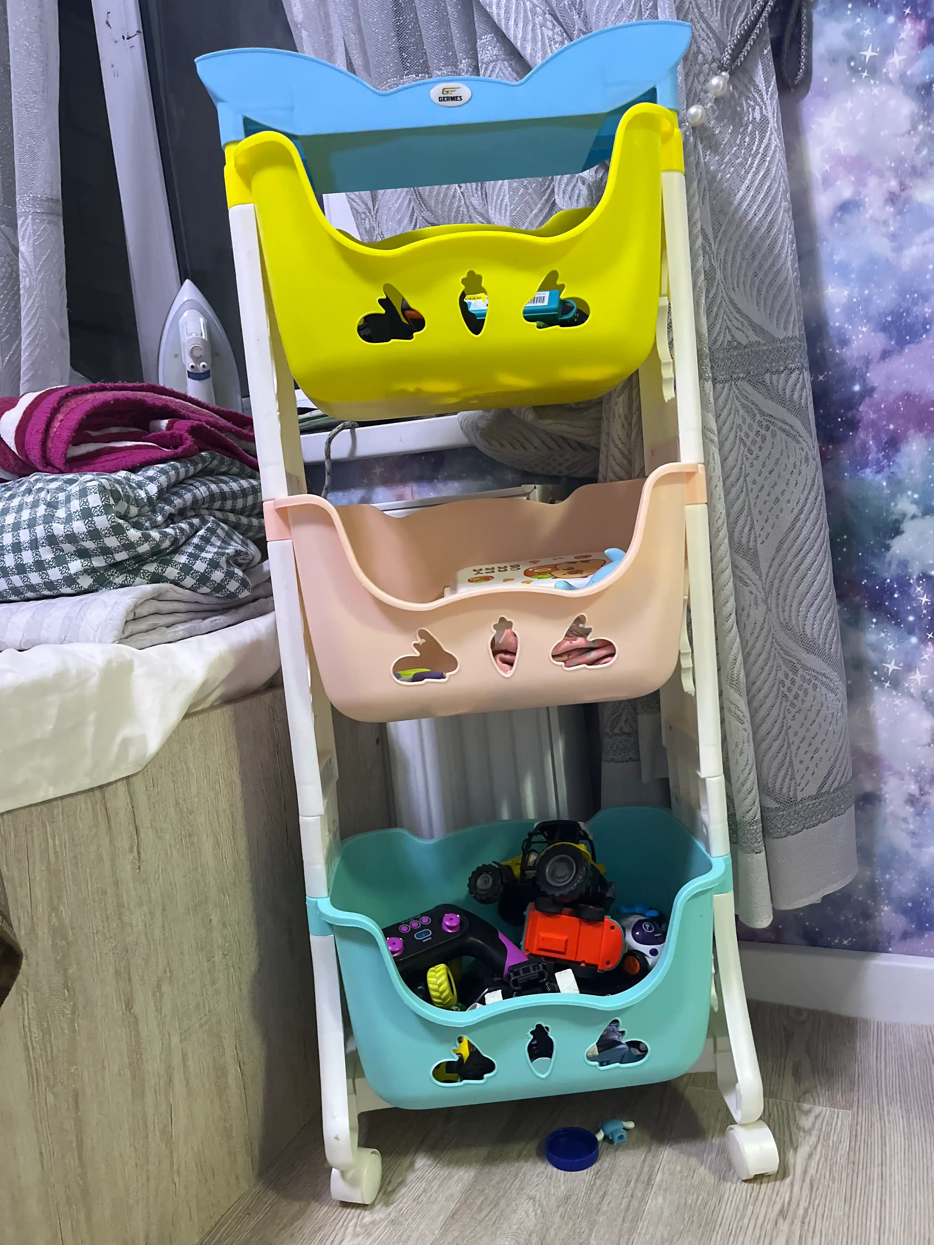 Plastik pol tokcha, g'ildiraklarda oshxona, hammom uchun