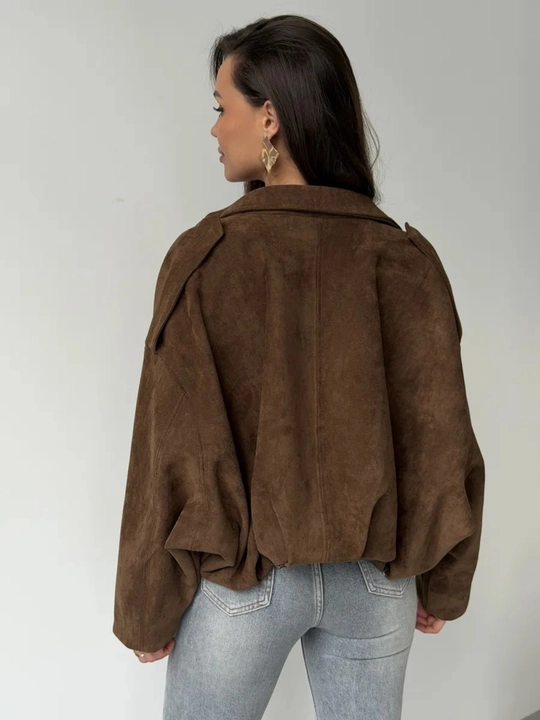 Yoqali kuzgi katta o‘lchamli zamshli ayol bomber