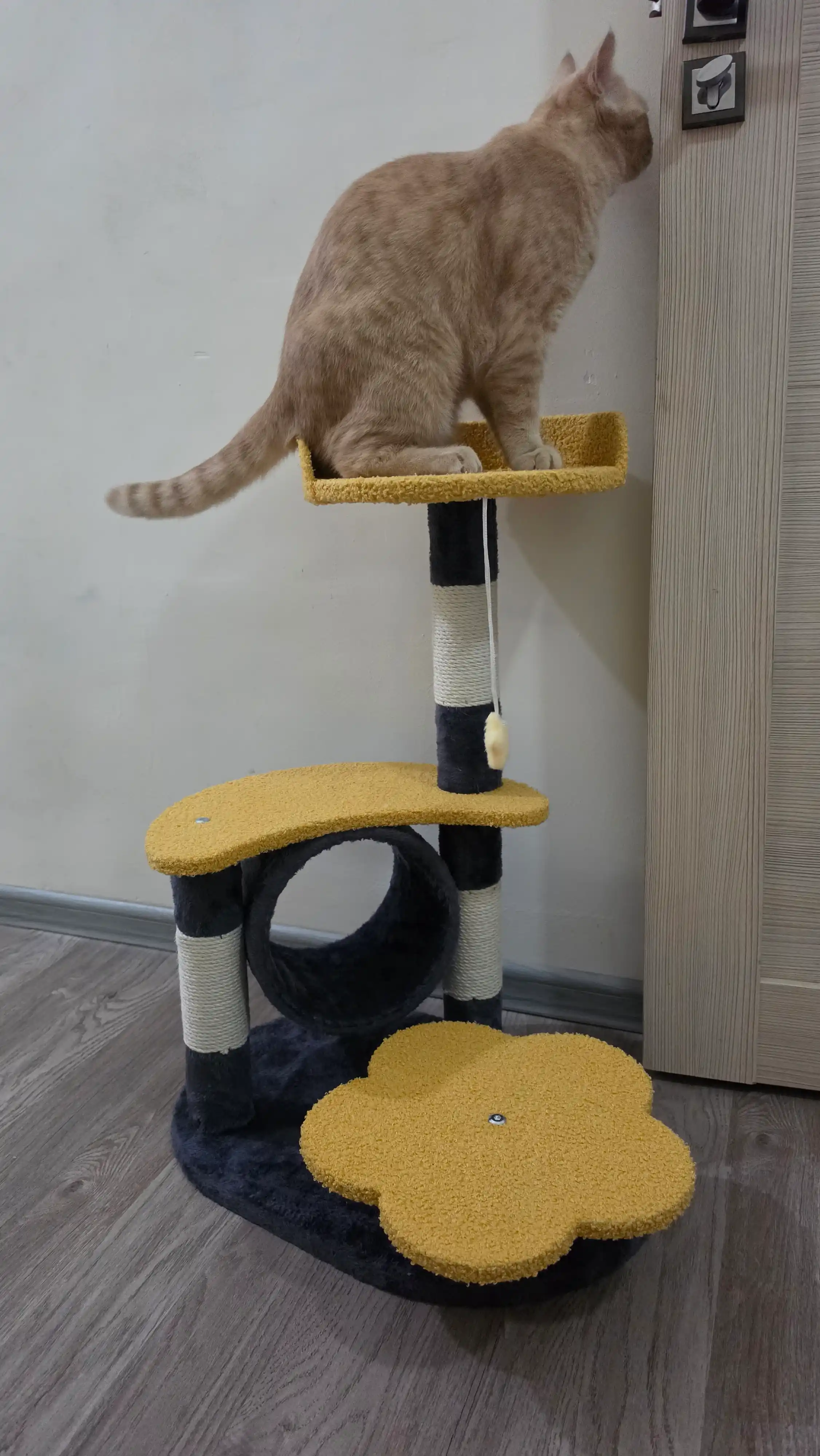 Игровой комплекс для кошек, когтеточка с туннелем и подвесной игрушкой-звездочкой 75см
