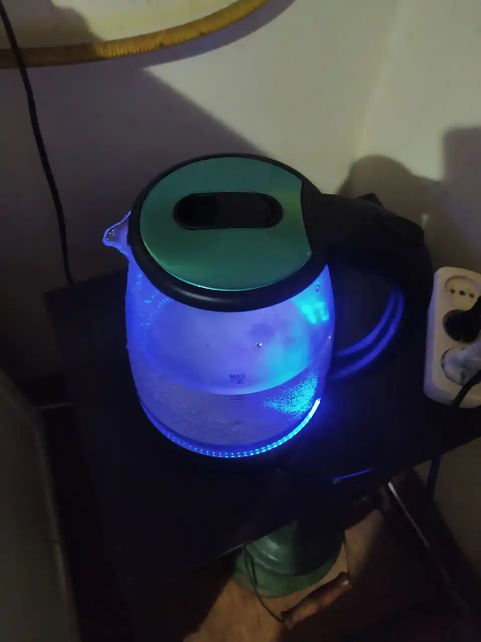 Elektr choynak 1.8l - 2.0l, 1500W - 2200W, zamonaviy dizayn va 360° aylanuvchi baza