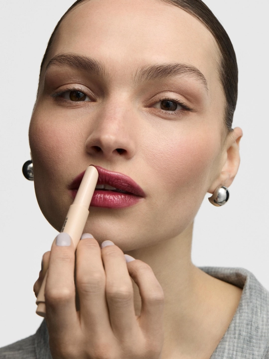 INGLOT LIP VOLUME TINTED LIP BALM lablar uchun rang beruvchi balzam